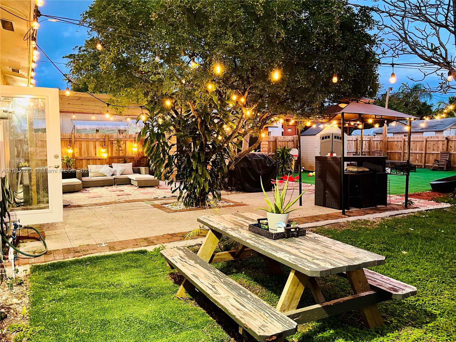 2518 Roosevelt St, Hollywood, Florida 33020, 2 Bedrooms Bedrooms, ,1 BathroomBathrooms,Residential,For Sale,2518 Roosevelt St,A11532872