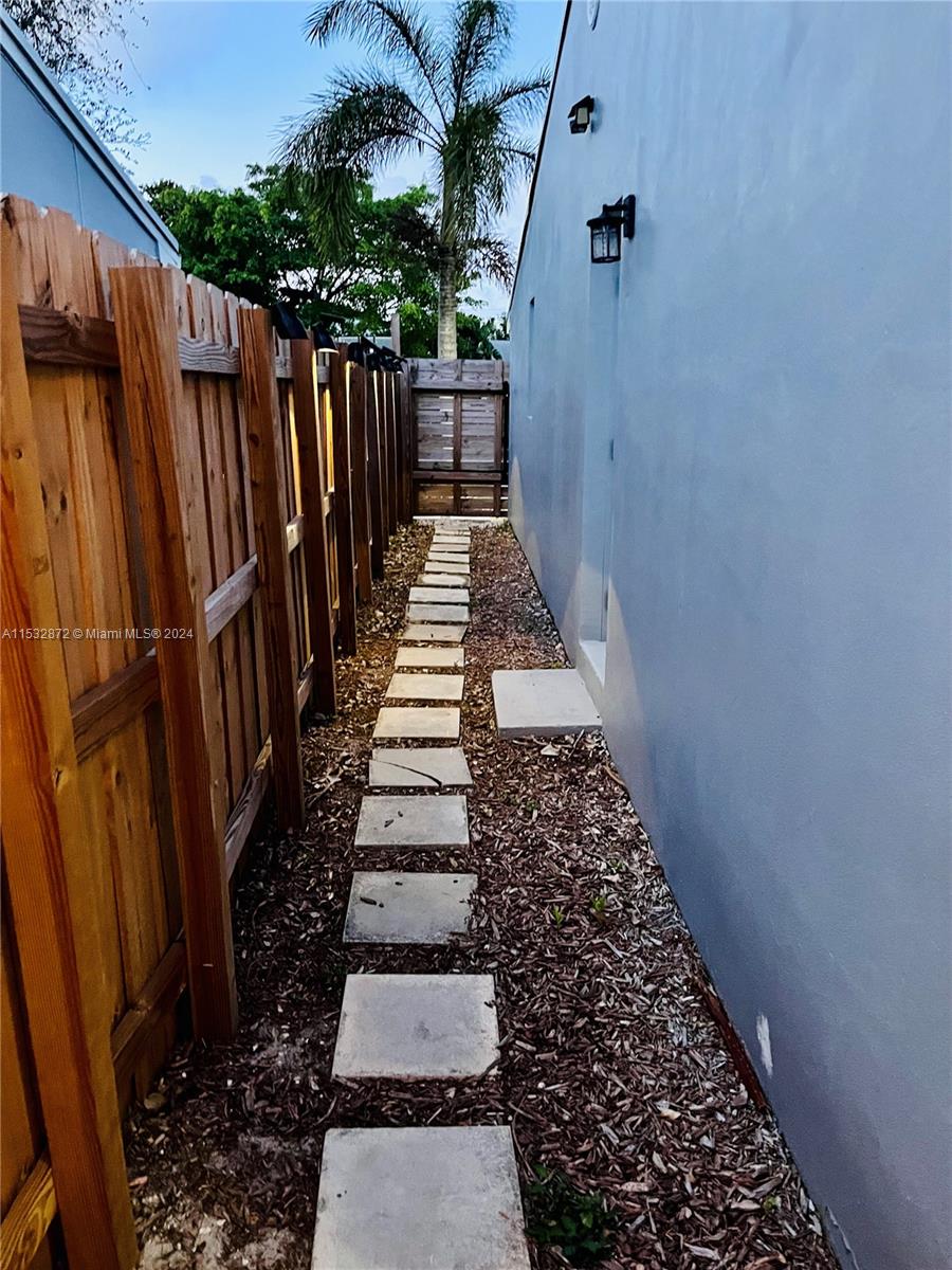 2518 Roosevelt St, Hollywood, Florida 33020, 2 Bedrooms Bedrooms, ,1 BathroomBathrooms,Residential,For Sale,2518 Roosevelt St,A11532872