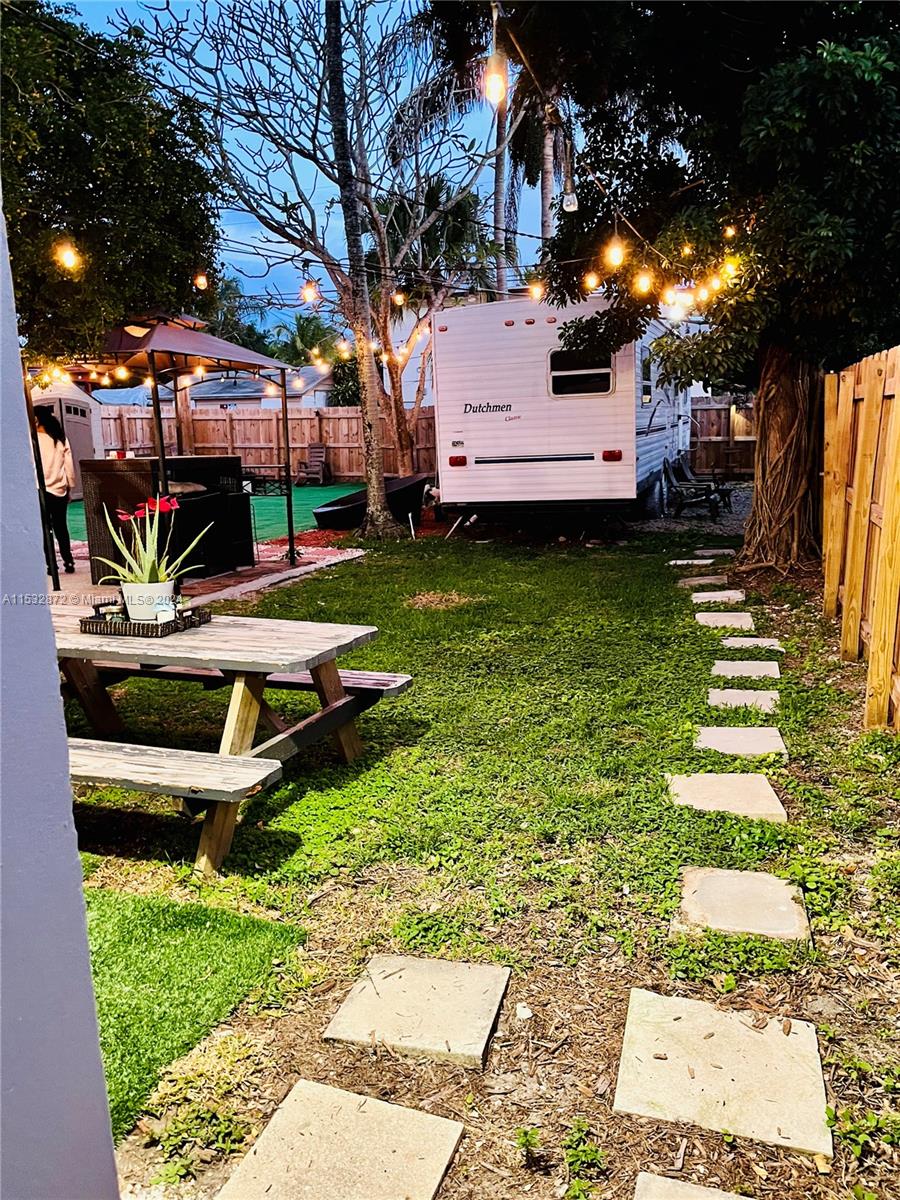 2518 Roosevelt St, Hollywood, Florida 33020, 2 Bedrooms Bedrooms, ,1 BathroomBathrooms,Residential,For Sale,2518 Roosevelt St,A11532872