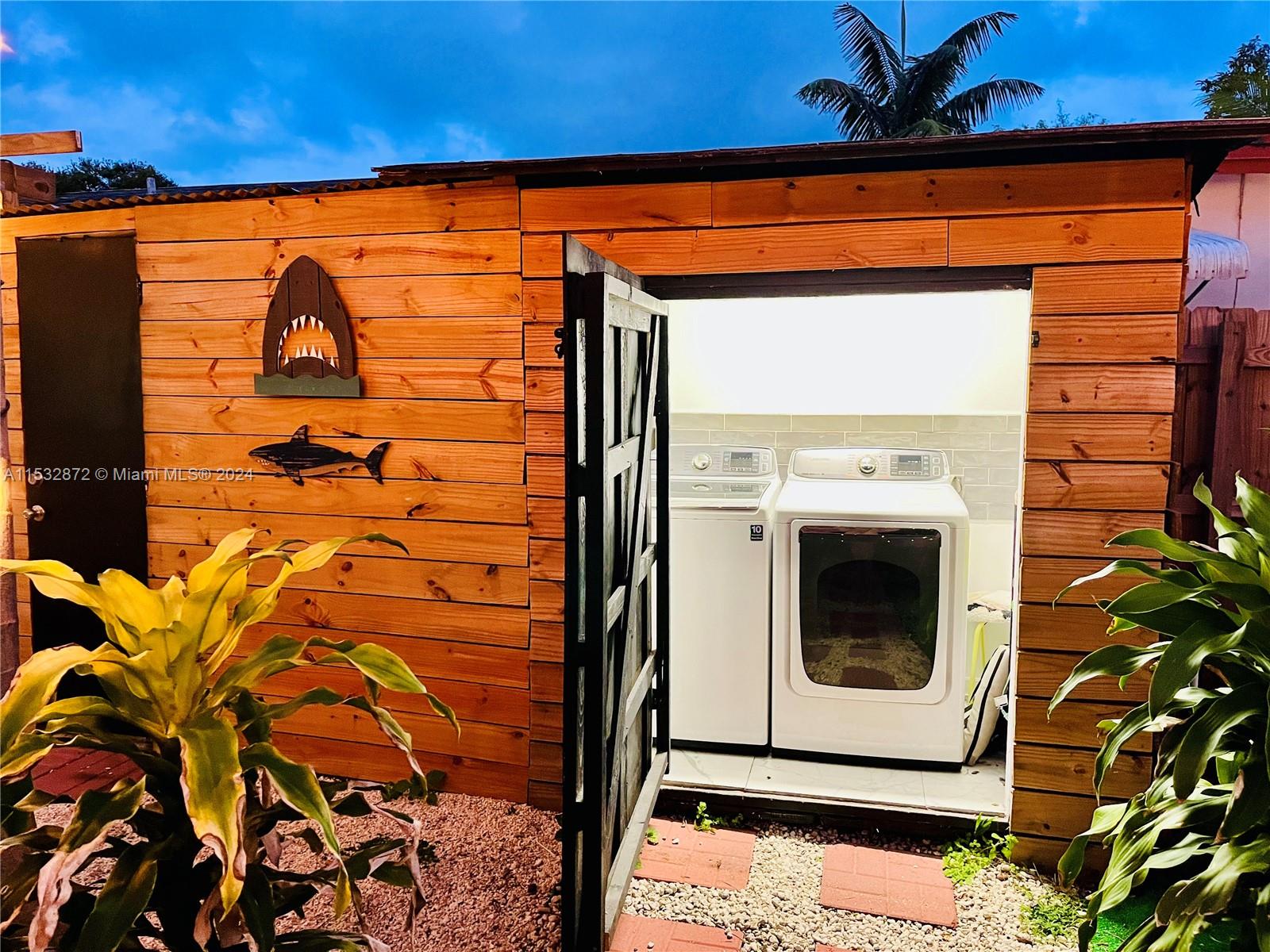 2518 Roosevelt St, Hollywood, Florida 33020, 2 Bedrooms Bedrooms, ,1 BathroomBathrooms,Residential,For Sale,2518 Roosevelt St,A11532872