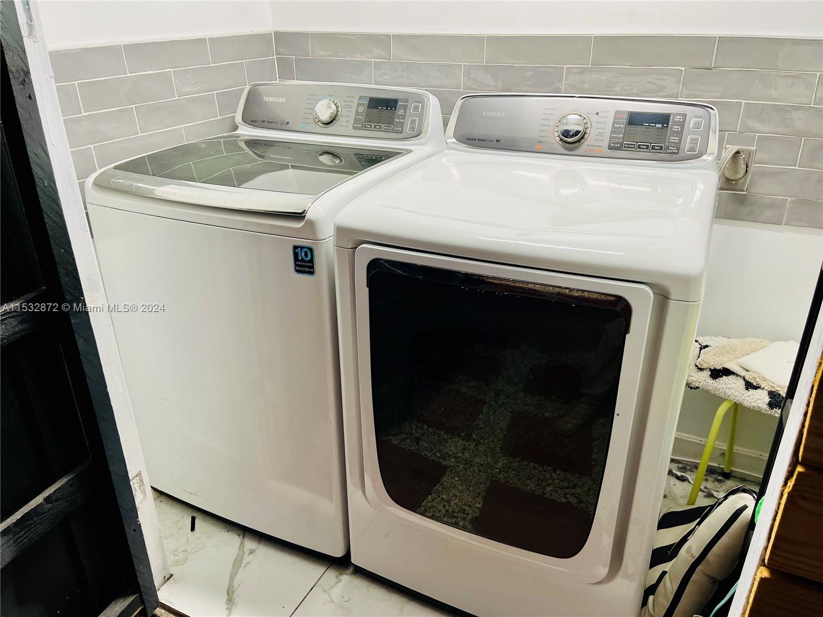 2518 Roosevelt St, Hollywood, Florida 33020, 2 Bedrooms Bedrooms, ,1 BathroomBathrooms,Residential,For Sale,2518 Roosevelt St,A11532872