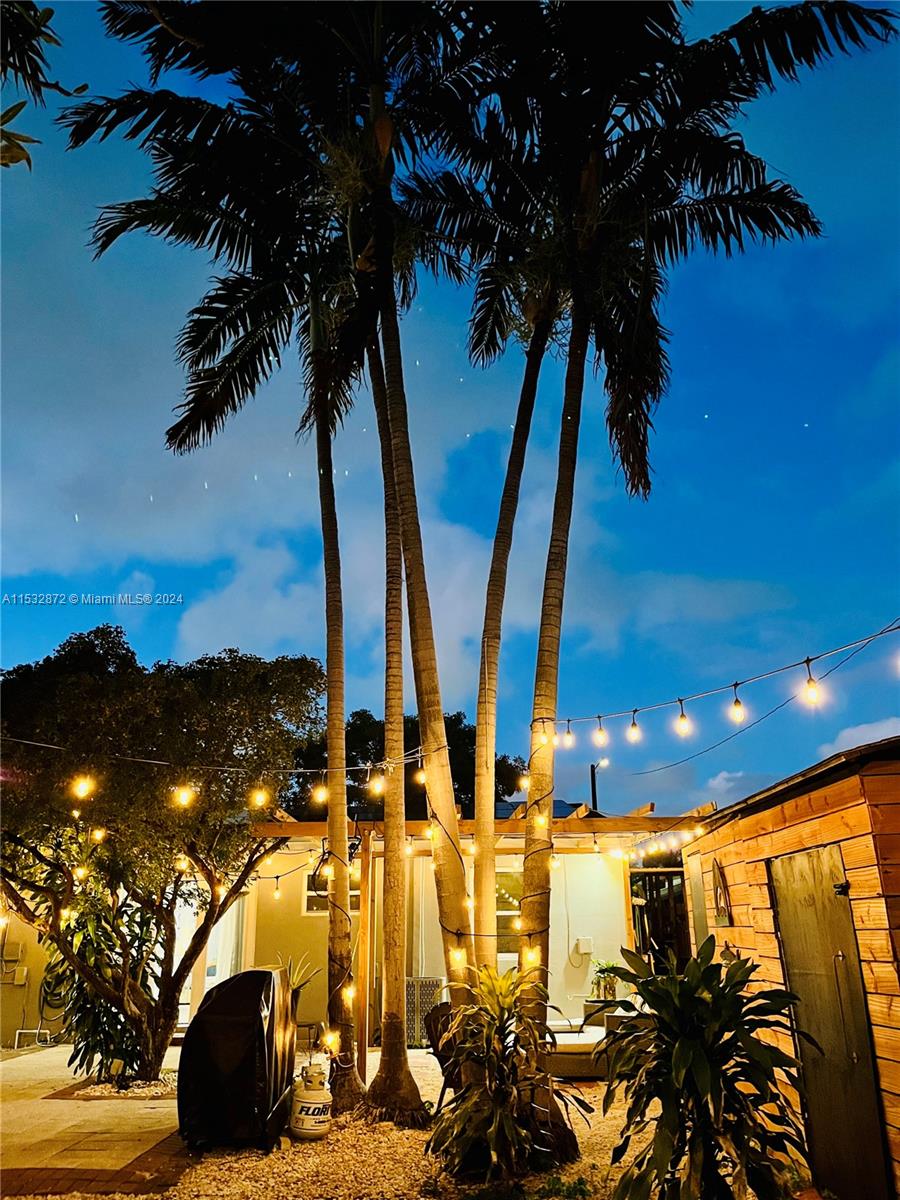 2518 Roosevelt St, Hollywood, Florida 33020, 2 Bedrooms Bedrooms, ,1 BathroomBathrooms,Residential,For Sale,2518 Roosevelt St,A11532872