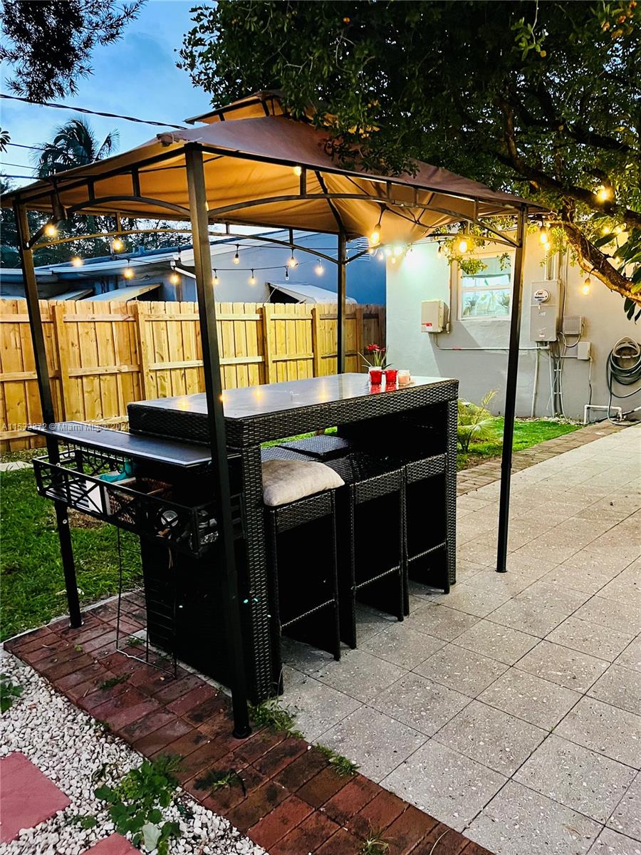 2518 Roosevelt St, Hollywood, Florida 33020, 2 Bedrooms Bedrooms, ,1 BathroomBathrooms,Residential,For Sale,2518 Roosevelt St,A11532872