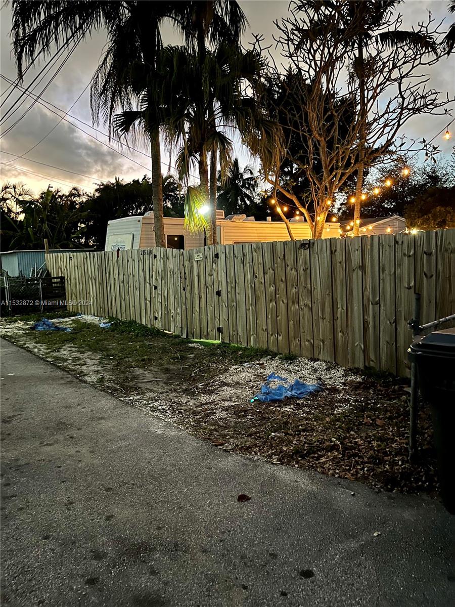 2518 Roosevelt St, Hollywood, Florida 33020, 2 Bedrooms Bedrooms, ,1 BathroomBathrooms,Residential,For Sale,2518 Roosevelt St,A11532872