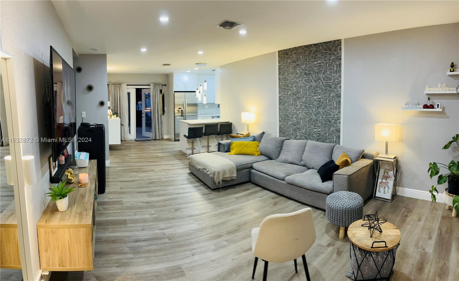 2518 Roosevelt St, Hollywood, Florida 33020, 2 Bedrooms Bedrooms, ,1 BathroomBathrooms,Residential,For Sale,2518 Roosevelt St,A11532872