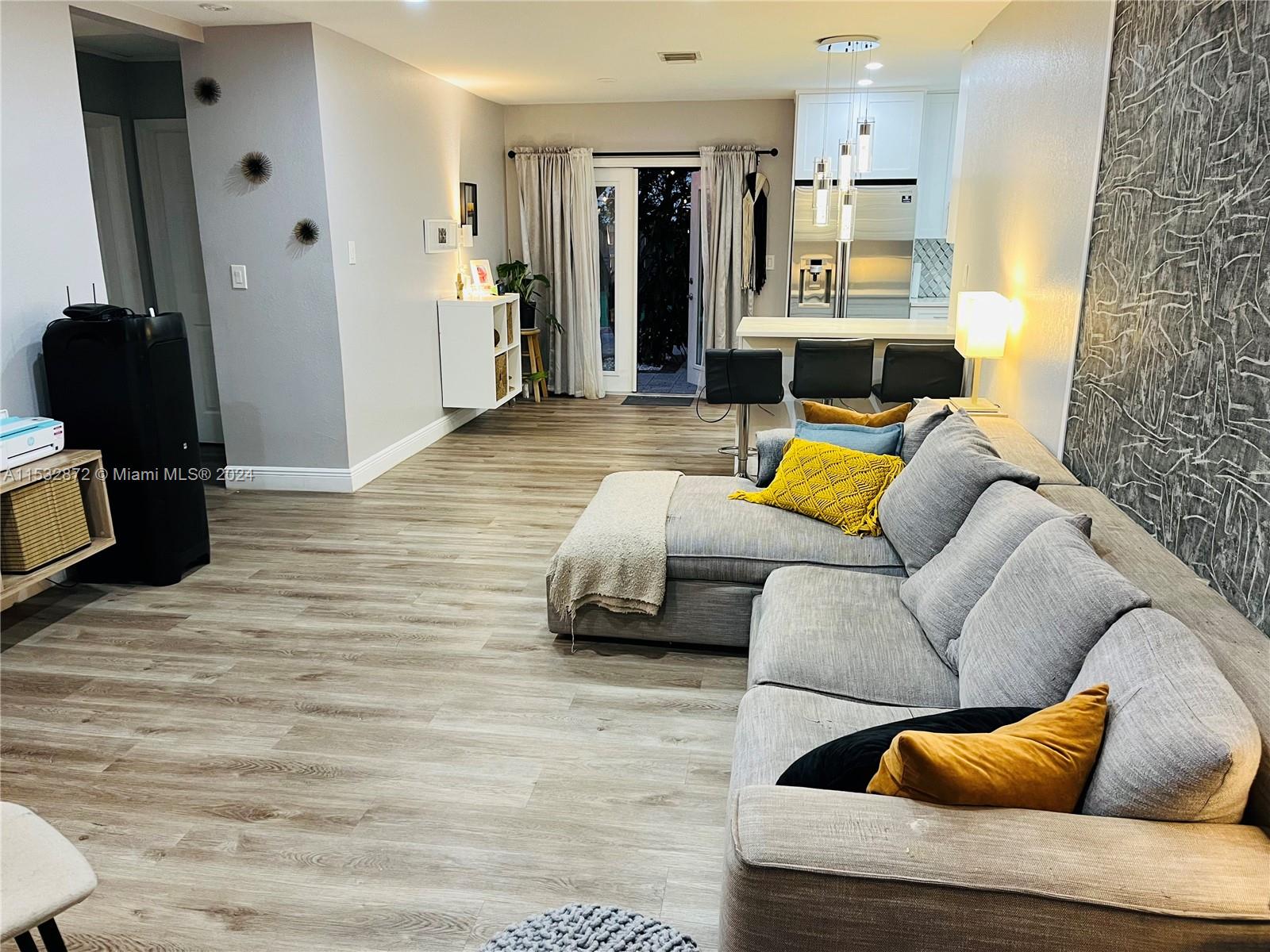 2518 Roosevelt St, Hollywood, Florida 33020, 2 Bedrooms Bedrooms, ,1 BathroomBathrooms,Residential,For Sale,2518 Roosevelt St,A11532872