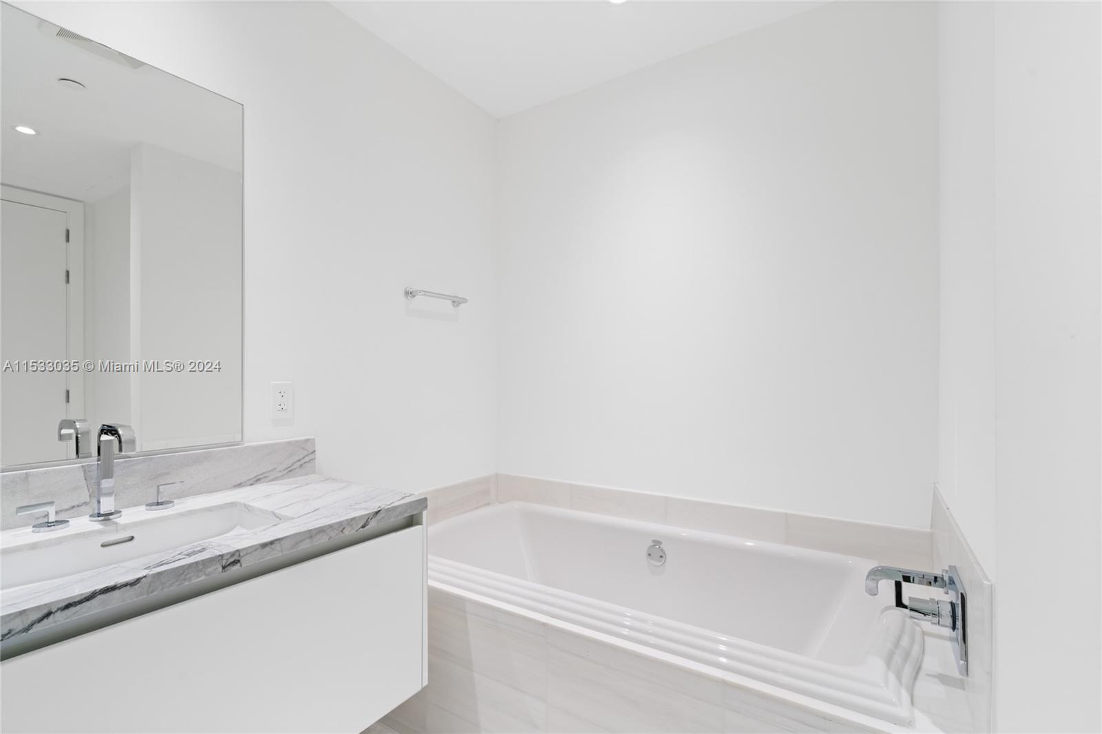 700 NE 26th Ter 901, Miami, Florida 33137, 3 Bedrooms Bedrooms, ,4 BathroomsBathrooms,Residentiallease,For Rent,700 NE 26th Ter 901,A11533035