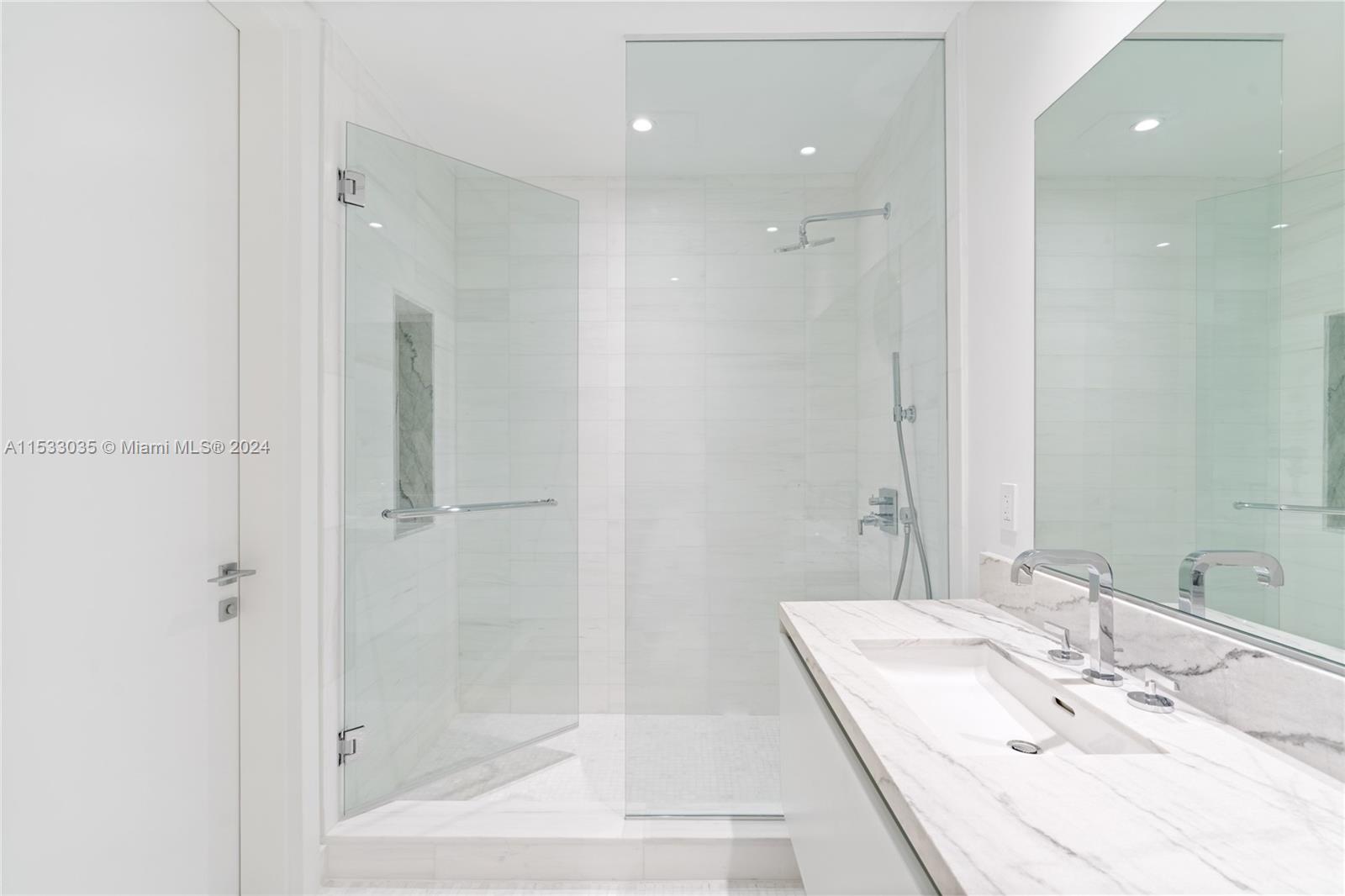 700 NE 26th Ter 901, Miami, Florida 33137, 3 Bedrooms Bedrooms, ,4 BathroomsBathrooms,Residentiallease,For Rent,700 NE 26th Ter 901,A11533035