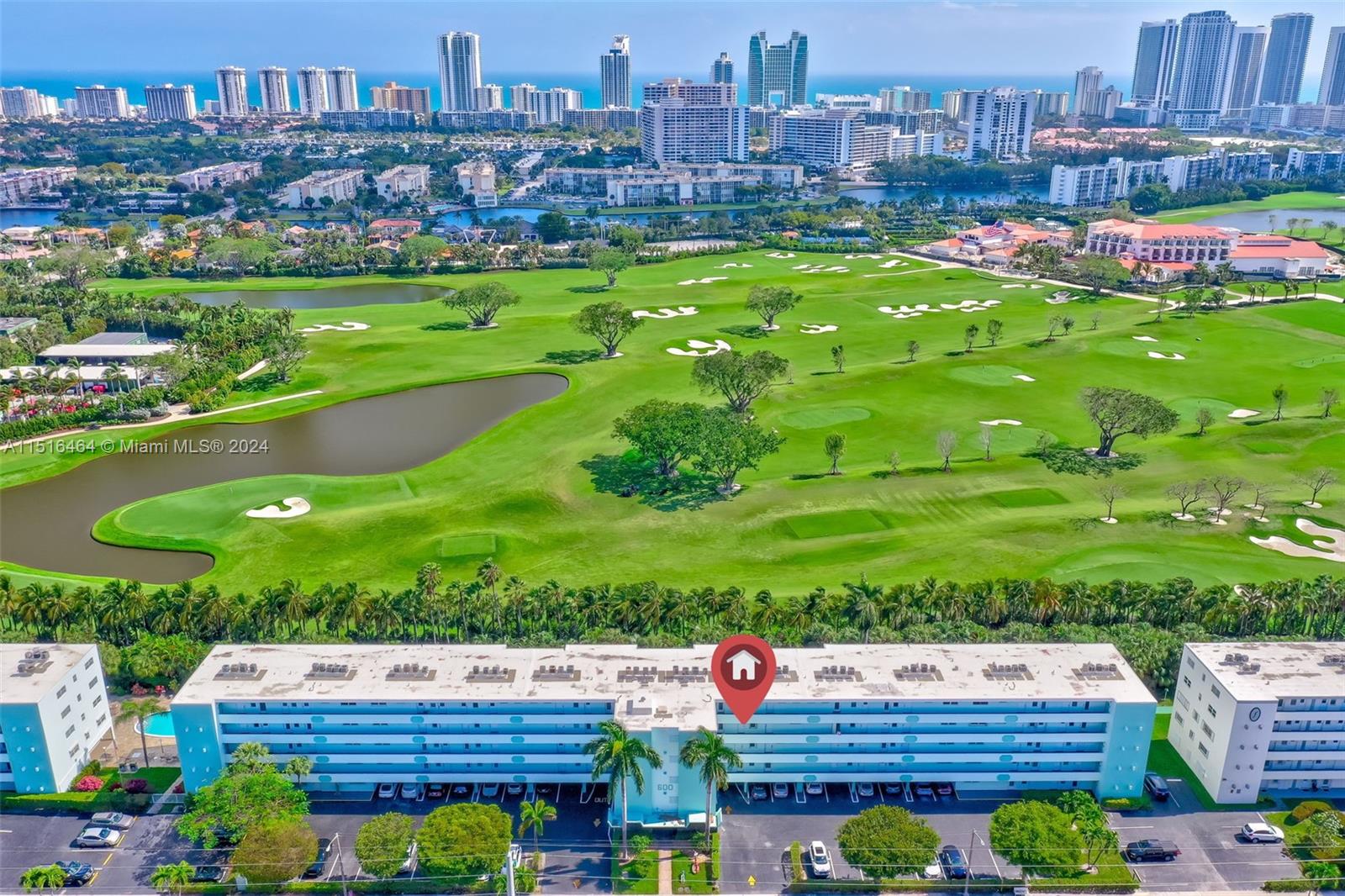 Minutes to the ocean, shopping and dining