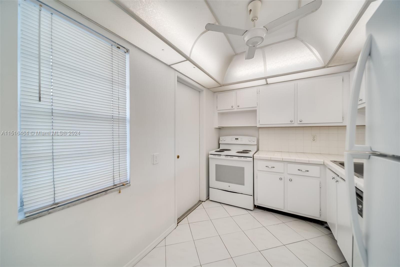 600 NE 14th Ave 421, Hallandale Beach, Florida 33009, 1 Bedroom Bedrooms, ,1 BathroomBathrooms,Residential,For Sale,600 NE 14th Ave 421,A11516464