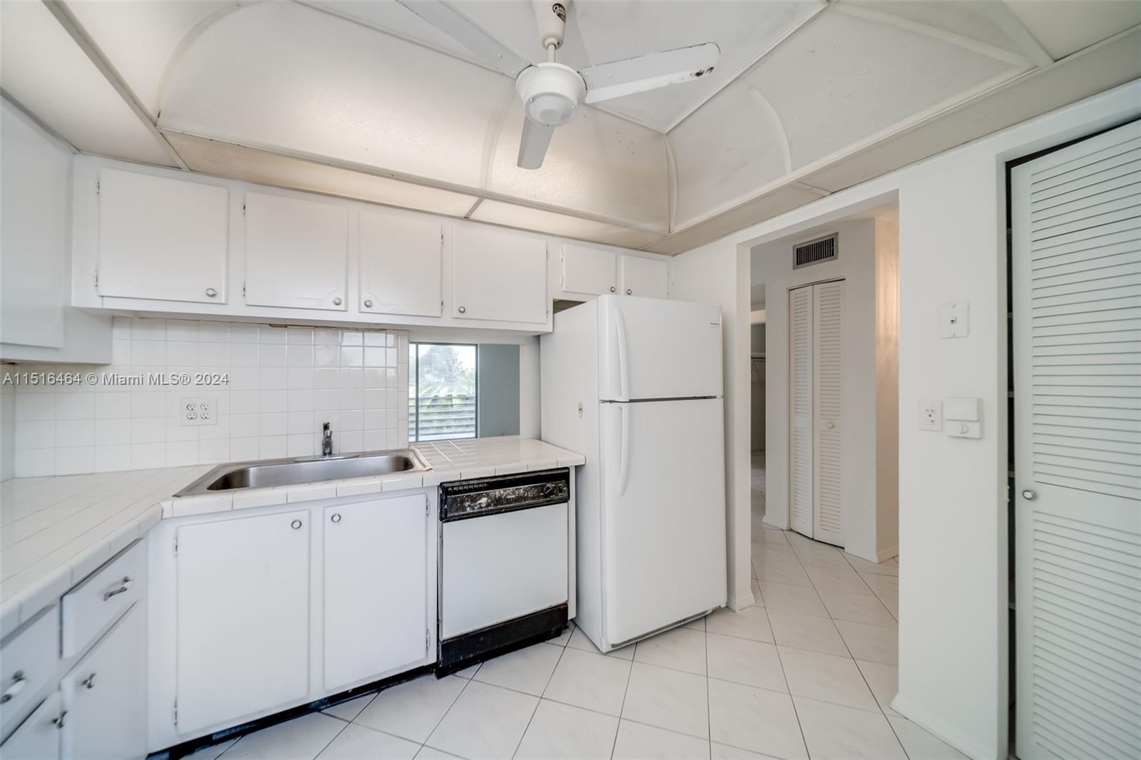 600 NE 14th Ave 421, Hallandale Beach, Florida 33009, 1 Bedroom Bedrooms, ,1 BathroomBathrooms,Residential,For Sale,600 NE 14th Ave 421,A11516464