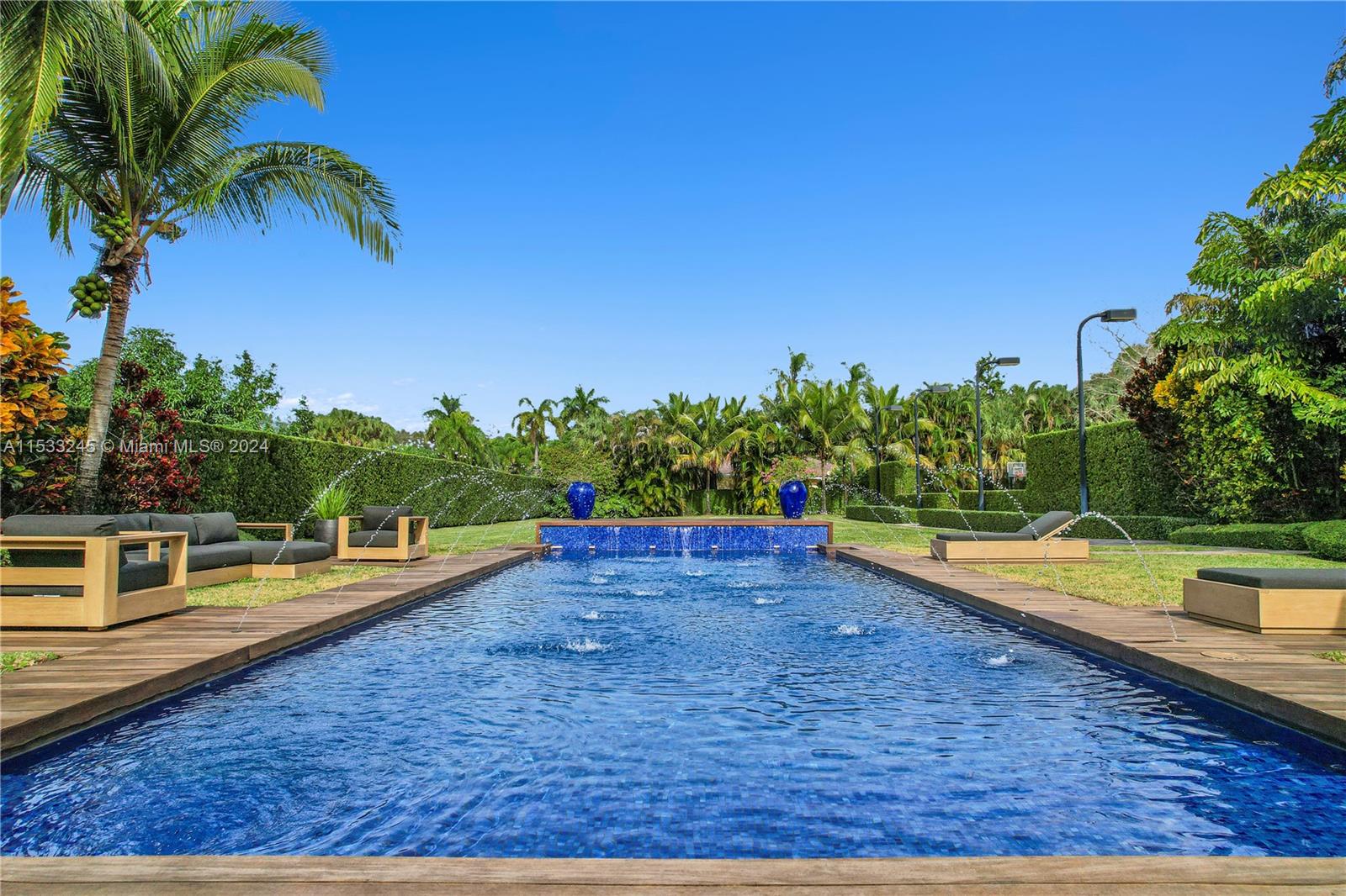 OVERSIZED POOL /GLASS TILED
