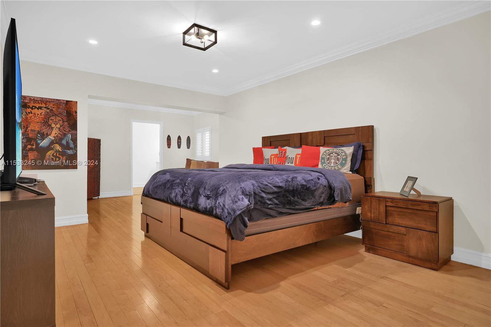 SECOND SUITE OVERSIZED