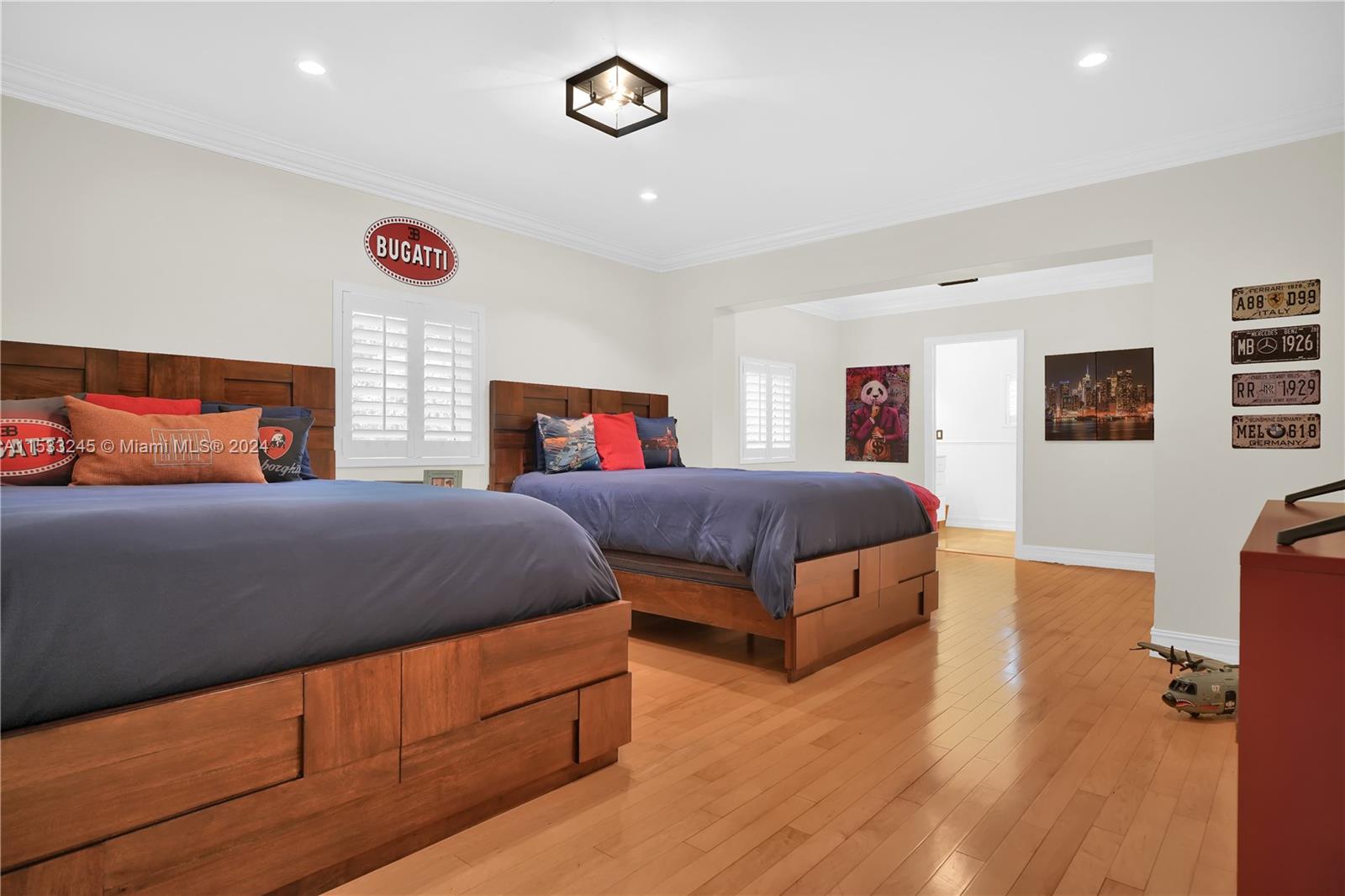 THIRD SUITE OVERSIZED