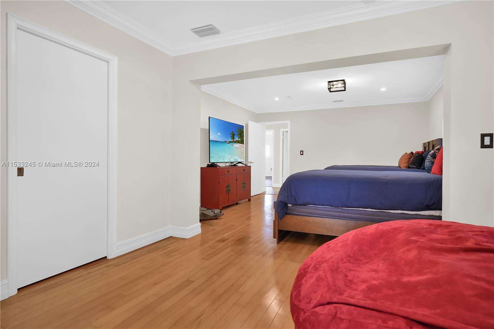 THIRD SUITE WITH WALKING CLOSET