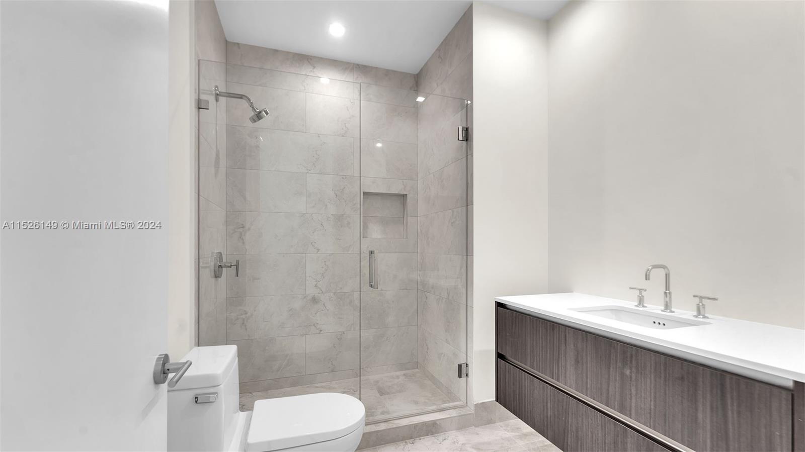 275 Giralda Ave, Coral Gables, FL, 33134 United States, 5 Bedrooms Bedrooms, ,5 BathroomsBathrooms,Residential,For Sale,Giralda Ave,A11526149