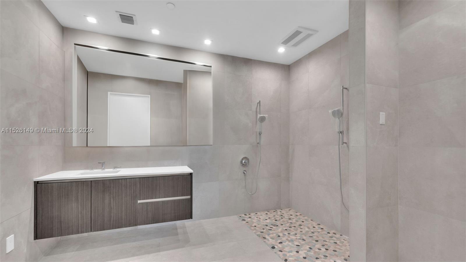 275 Giralda Ave, Coral Gables, FL, 33134 United States, 5 Bedrooms Bedrooms, ,5 BathroomsBathrooms,Residential,For Sale,Giralda Ave,A11526149