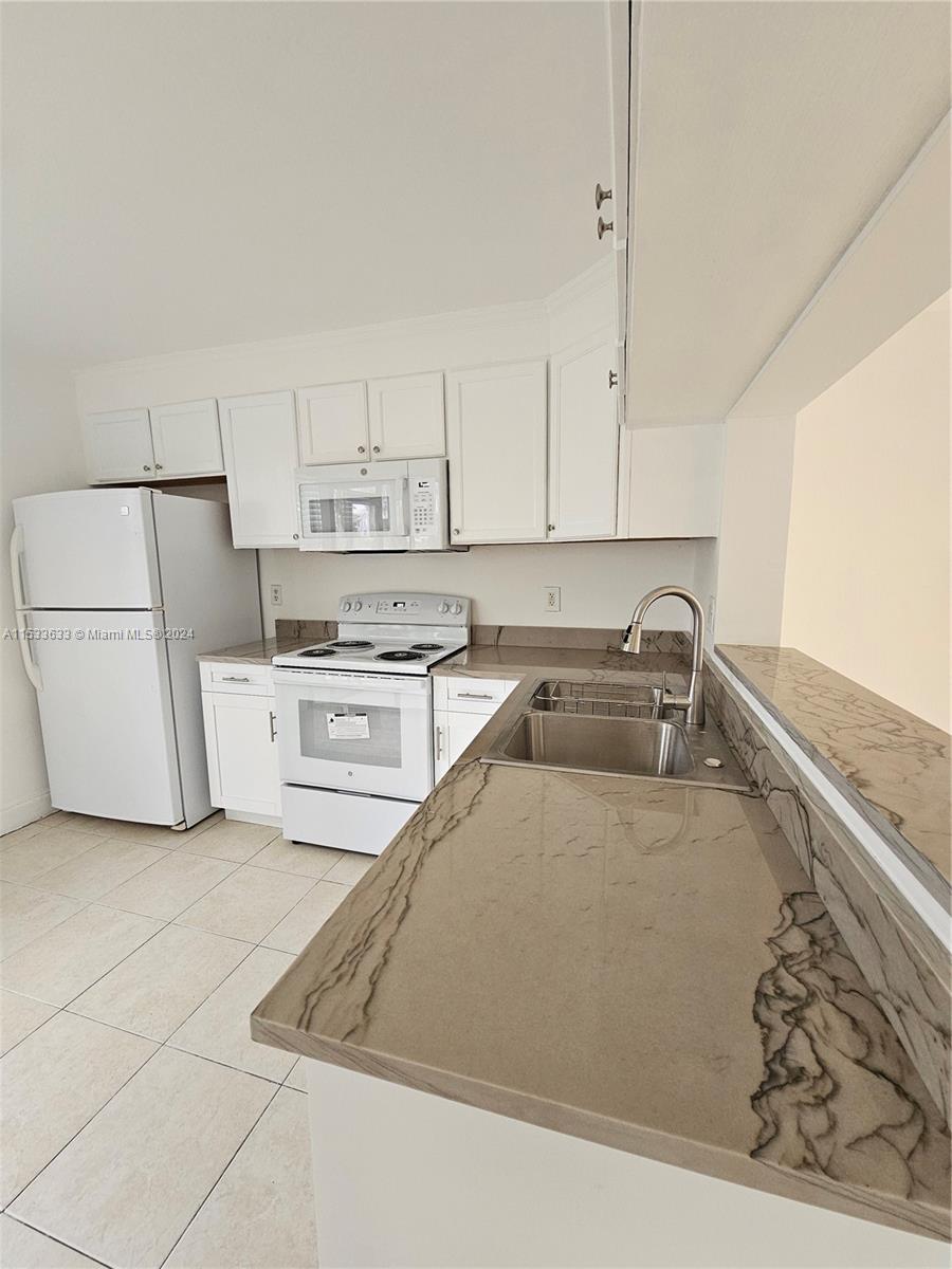 1403 S Liberty Ave 1403K, Homestead, Florida 33034, 3 Bedrooms Bedrooms, ,2 BathroomsBathrooms,Residentiallease,For Rent,1403 S Liberty Ave 1403K,A11533633