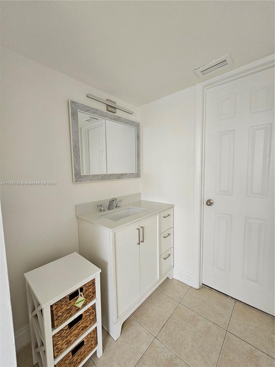 1403 S Liberty Ave 1403K, Homestead, Florida 33034, 3 Bedrooms Bedrooms, ,2 BathroomsBathrooms,Residentiallease,For Rent,1403 S Liberty Ave 1403K,A11533633