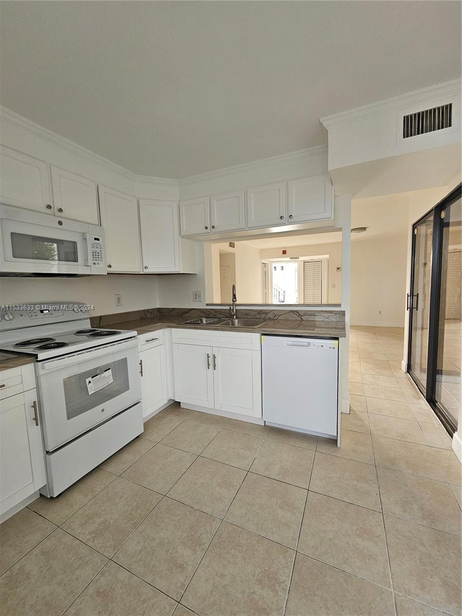 1403 S Liberty Ave 1403K, Homestead, Florida 33034, 3 Bedrooms Bedrooms, ,2 BathroomsBathrooms,Residentiallease,For Rent,1403 S Liberty Ave 1403K,A11533633