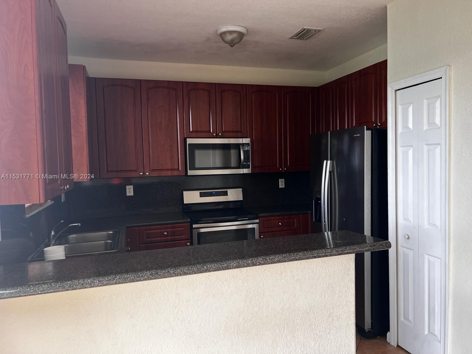 2612 SE 15th Pl 325, Homestead, Florida 33035, 3 Bedrooms Bedrooms, ,2 BathroomsBathrooms,Residentiallease,For Rent,2612 SE 15th Pl 325,A11531771