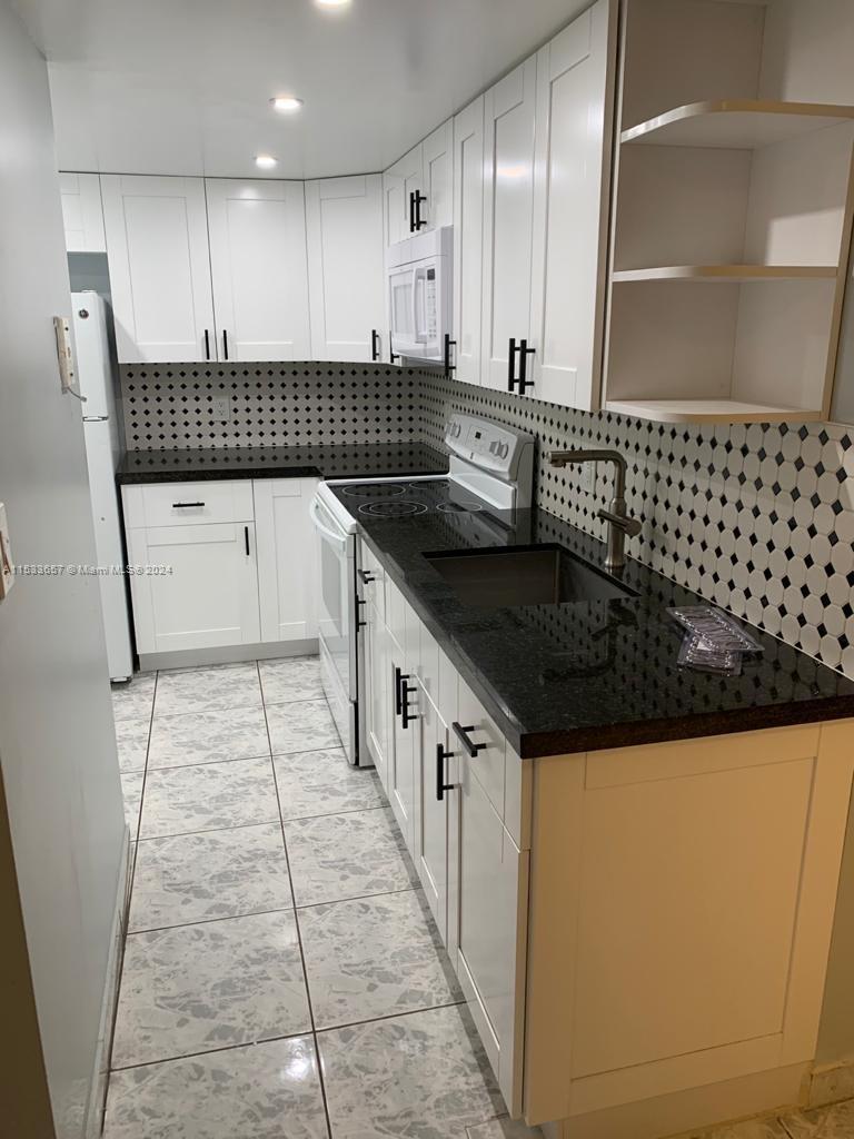 1990 Marseille Dr 206, Miami Beach, Florida 33141, 2 Bedrooms Bedrooms, ,2 BathroomsBathrooms,Residential,For Sale,1990 Marseille Dr 206,A11533657