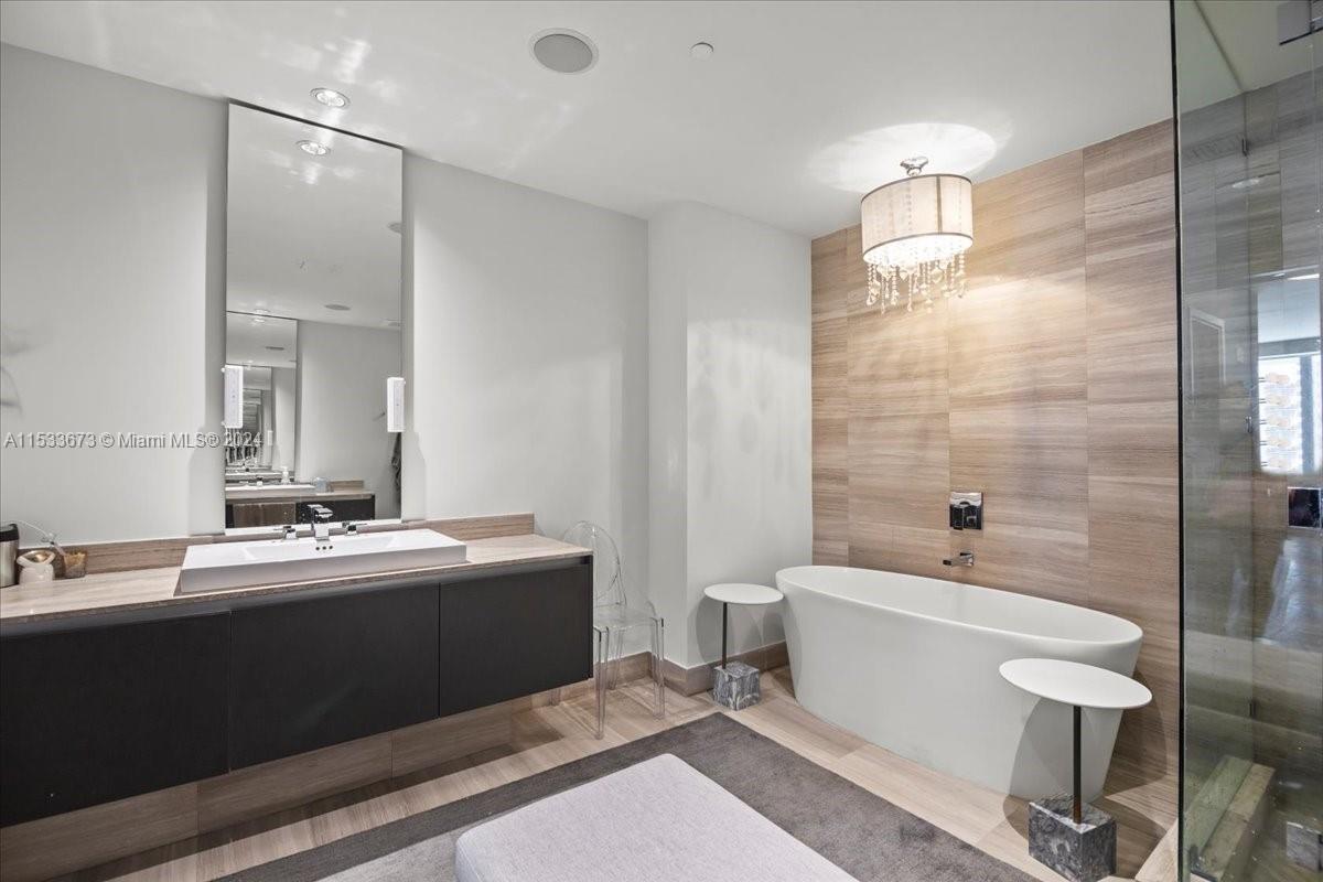 3250 NE 188th St 305, Aventura, Florida 33180, 3 Bedrooms Bedrooms, ,5 BathroomsBathrooms,Residentiallease,For Rent,3250 NE 188th St 305,A11533673