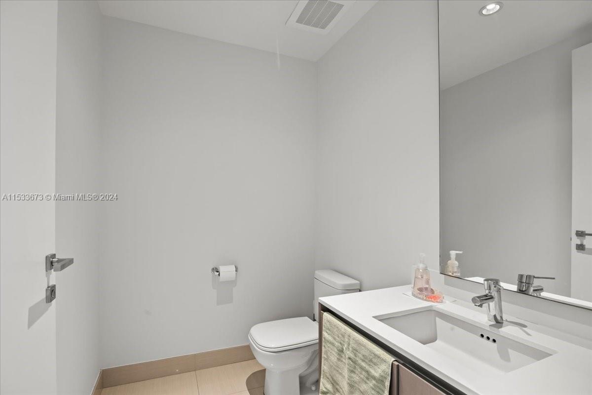 3250 NE 188th St 305, Aventura, Florida 33180, 3 Bedrooms Bedrooms, ,5 BathroomsBathrooms,Residentiallease,For Rent,3250 NE 188th St 305,A11533673