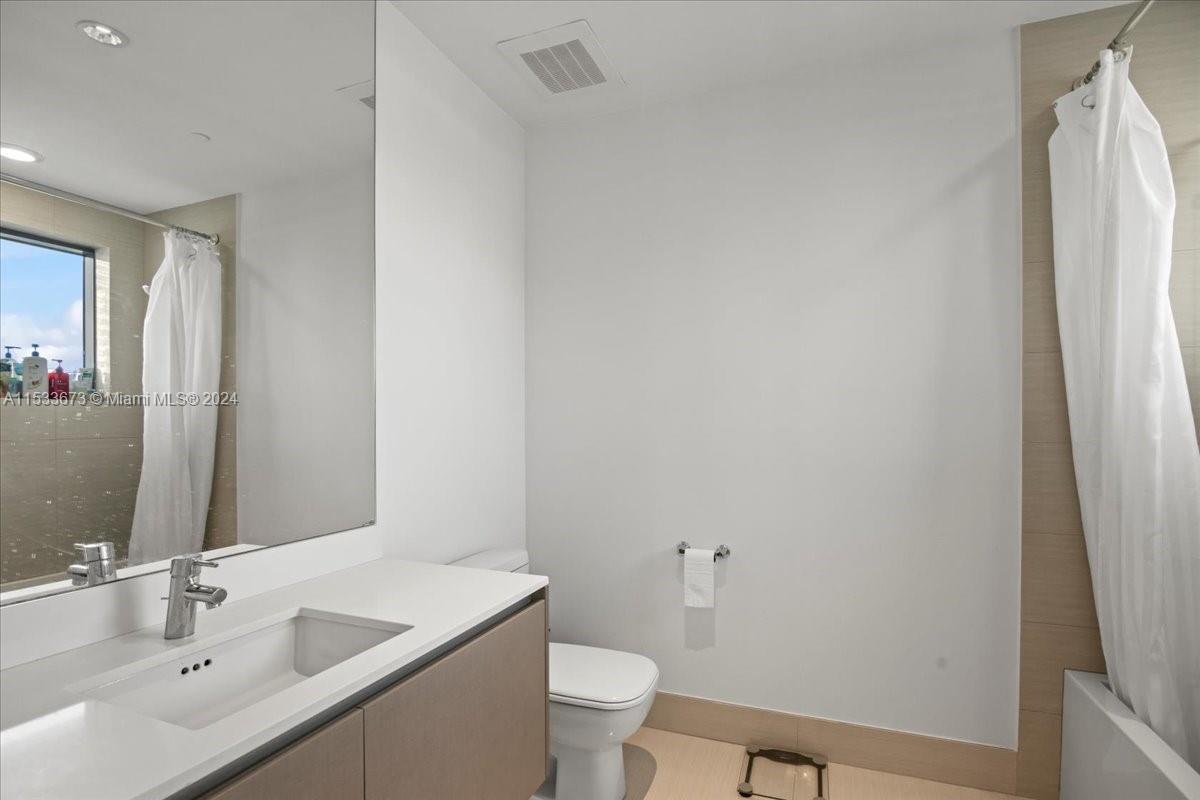 3250 NE 188th St 305, Aventura, Florida 33180, 3 Bedrooms Bedrooms, ,5 BathroomsBathrooms,Residentiallease,For Rent,3250 NE 188th St 305,A11533673