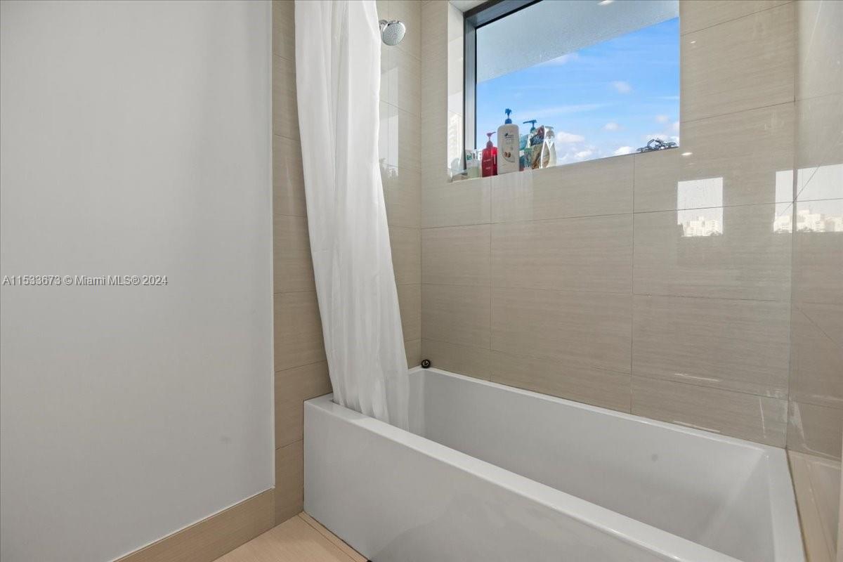 3250 NE 188th St 305, Aventura, Florida 33180, 3 Bedrooms Bedrooms, ,5 BathroomsBathrooms,Residentiallease,For Rent,3250 NE 188th St 305,A11533673