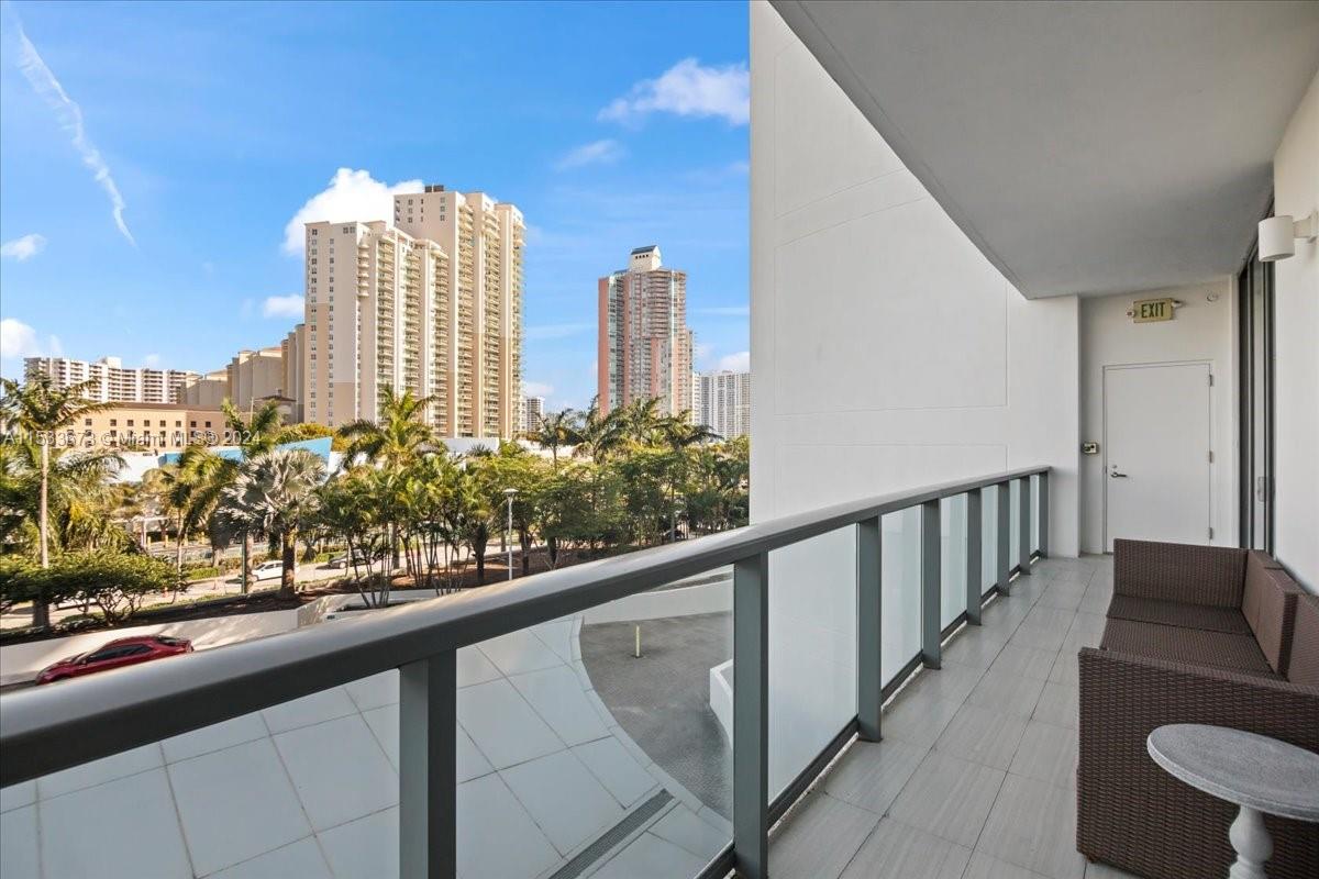 3250 NE 188th St 305, Aventura, Florida 33180, 3 Bedrooms Bedrooms, ,5 BathroomsBathrooms,Residentiallease,For Rent,3250 NE 188th St 305,A11533673