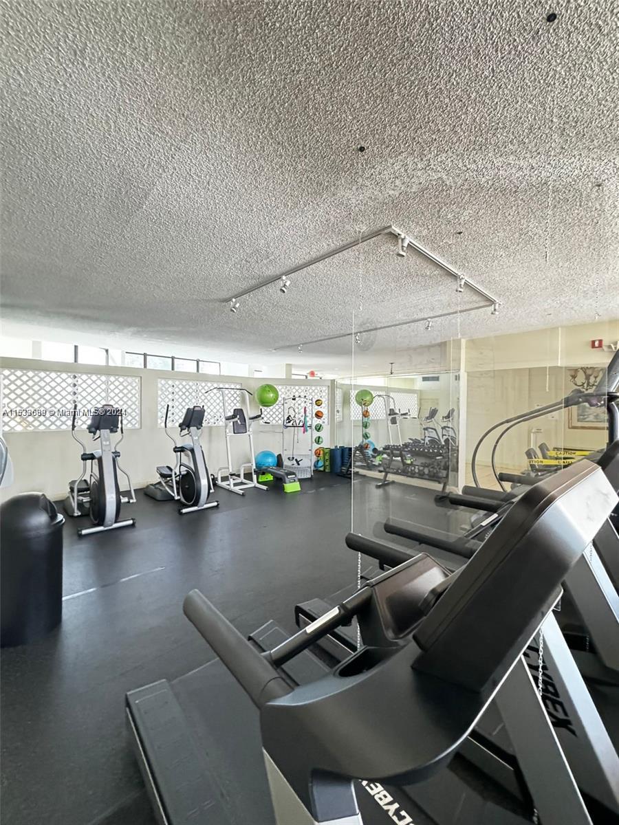 1000 Parkview Dr 520, Hallandale Beach, Florida 33009, 2 Bedrooms Bedrooms, ,2 BathroomsBathrooms,Residentiallease,For Rent,1000 Parkview Dr 520,A11533689