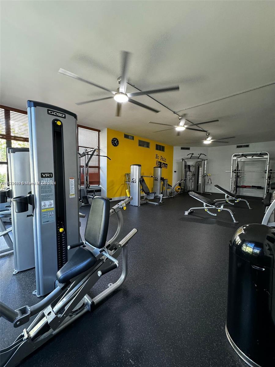 1000 Parkview Dr 520, Hallandale Beach, Florida 33009, 2 Bedrooms Bedrooms, ,2 BathroomsBathrooms,Residentiallease,For Rent,1000 Parkview Dr 520,A11533689