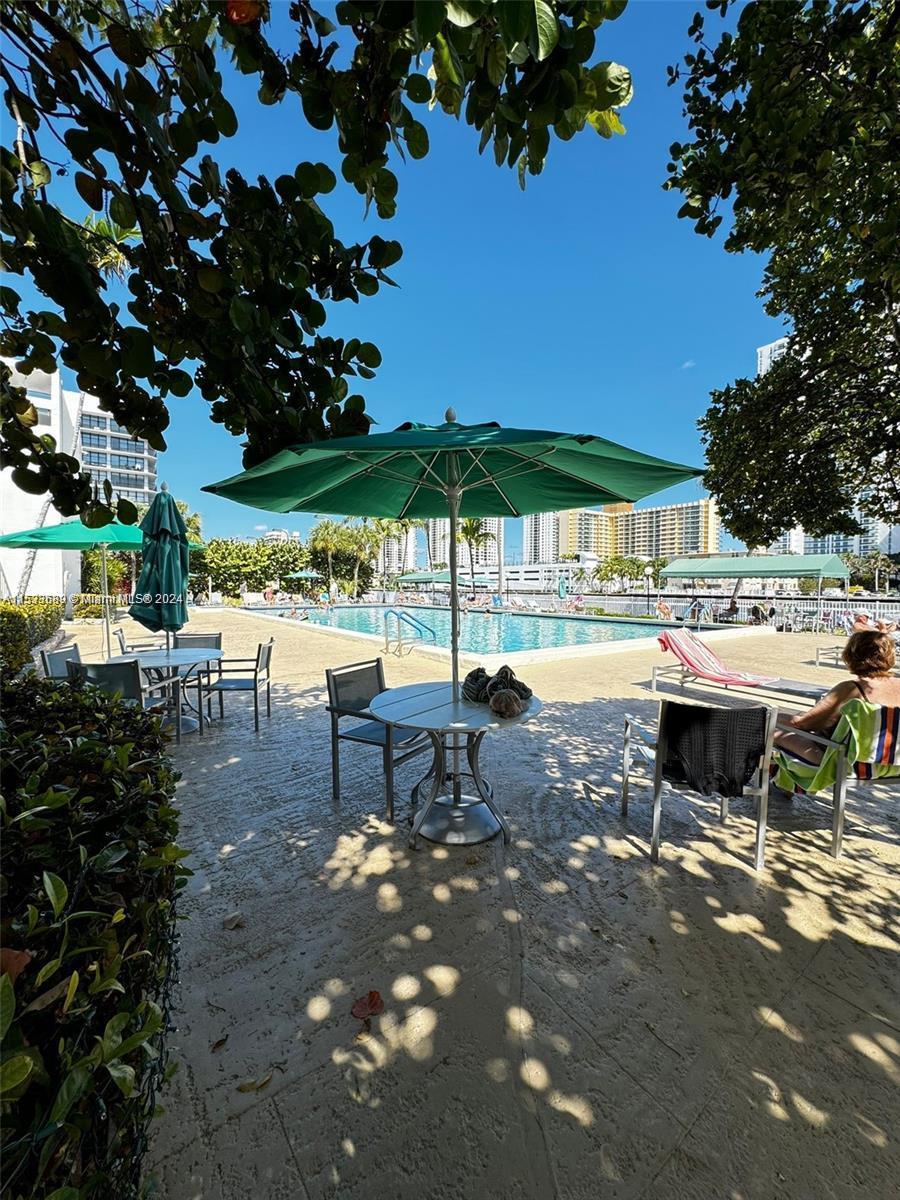 1000 Parkview Dr 520, Hallandale Beach, Florida 33009, 2 Bedrooms Bedrooms, ,2 BathroomsBathrooms,Residentiallease,For Rent,1000 Parkview Dr 520,A11533689