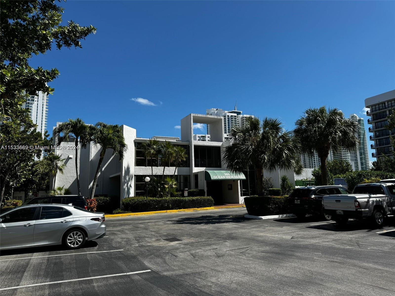 1000 Parkview Dr 520, Hallandale Beach, Florida 33009, 2 Bedrooms Bedrooms, ,2 BathroomsBathrooms,Residentiallease,For Rent,1000 Parkview Dr 520,A11533689