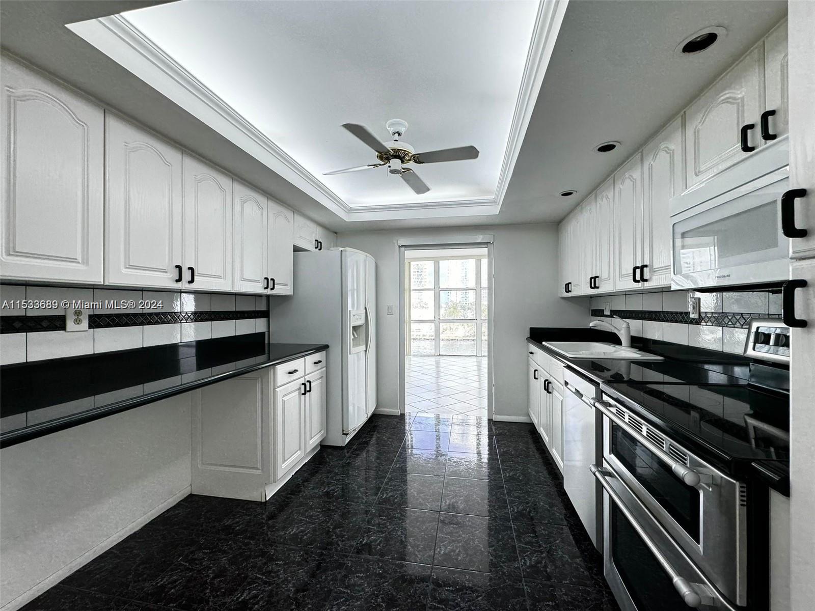 1000 Parkview Dr 520, Hallandale Beach, Florida 33009, 2 Bedrooms Bedrooms, ,2 BathroomsBathrooms,Residentiallease,For Rent,1000 Parkview Dr 520,A11533689