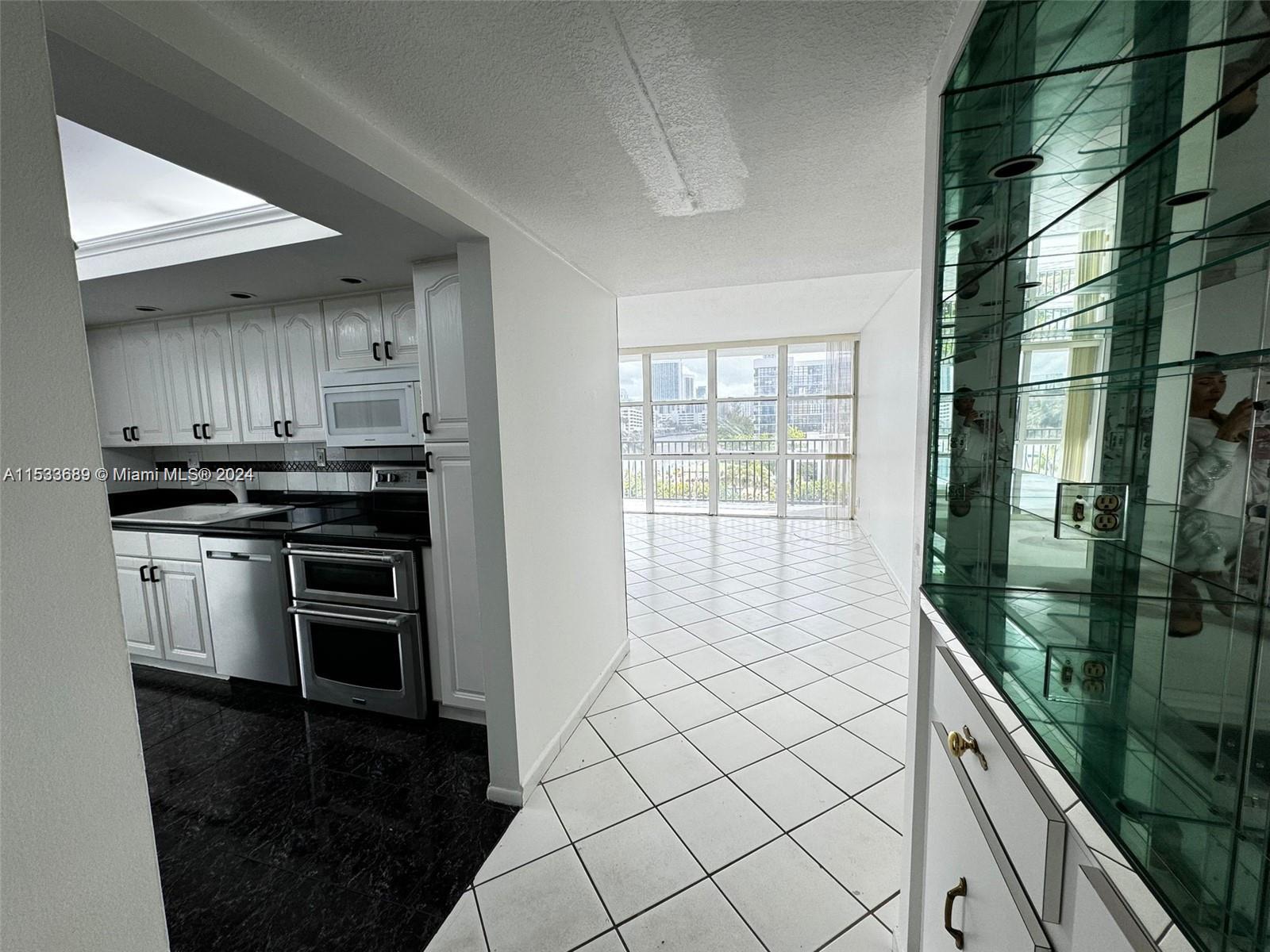 Possible 3rd bed or dinning area