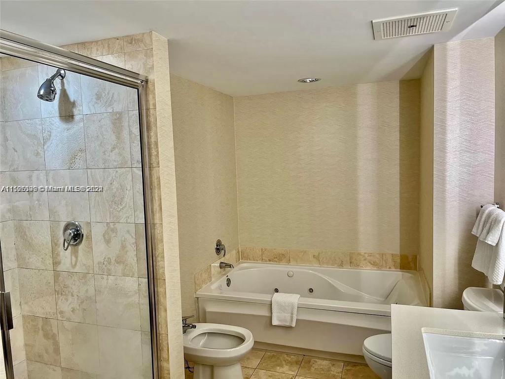 17375 Collins Ave, Sunny Isles Beach, FL, 33160 United States, 1 Bedroom Bedrooms, ,1 BathroomBathrooms,Residential,For Sale,Collins Ave,A11526393