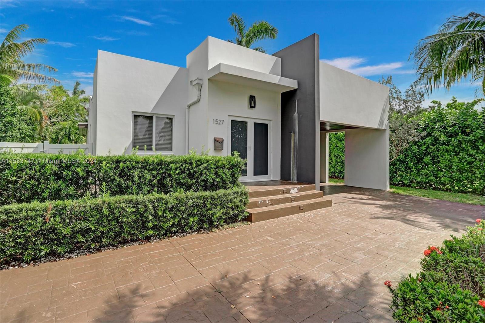 1527 Moffett St, Hollywood, Florida 33020, 4 Bedrooms Bedrooms, ,2 BathroomsBathrooms,Residential,For Sale,1527 Moffett St,A11533747