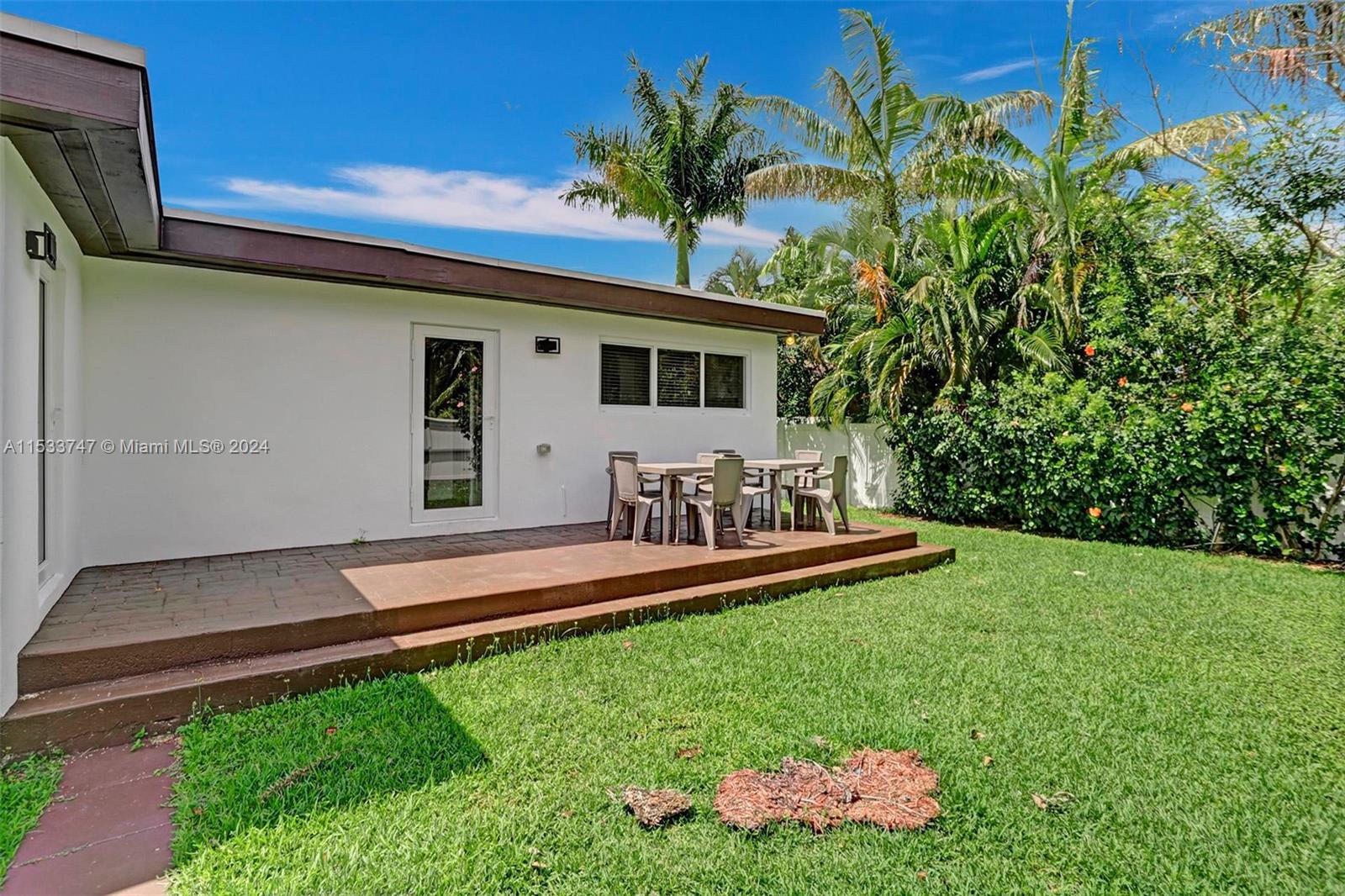 1527 Moffett St, Hollywood, Florida 33020, 4 Bedrooms Bedrooms, ,2 BathroomsBathrooms,Residential,For Sale,1527 Moffett St,A11533747