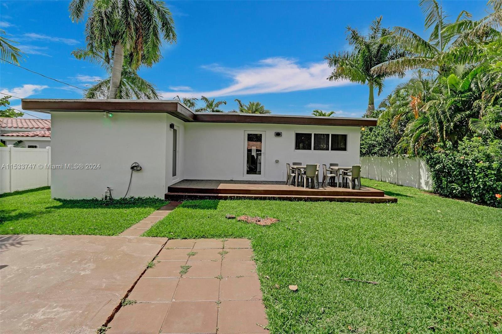 1527 Moffett St, Hollywood, Florida 33020, 4 Bedrooms Bedrooms, ,2 BathroomsBathrooms,Residential,For Sale,1527 Moffett St,A11533747