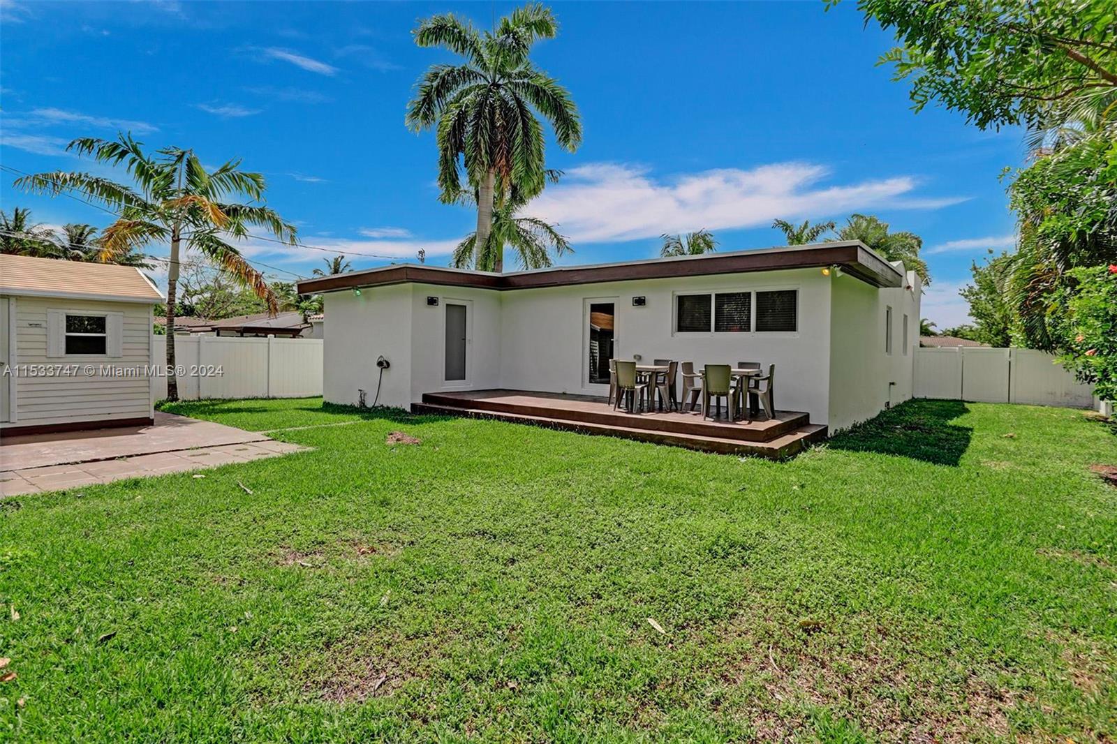 1527 Moffett St, Hollywood, Florida 33020, 4 Bedrooms Bedrooms, ,2 BathroomsBathrooms,Residential,For Sale,1527 Moffett St,A11533747