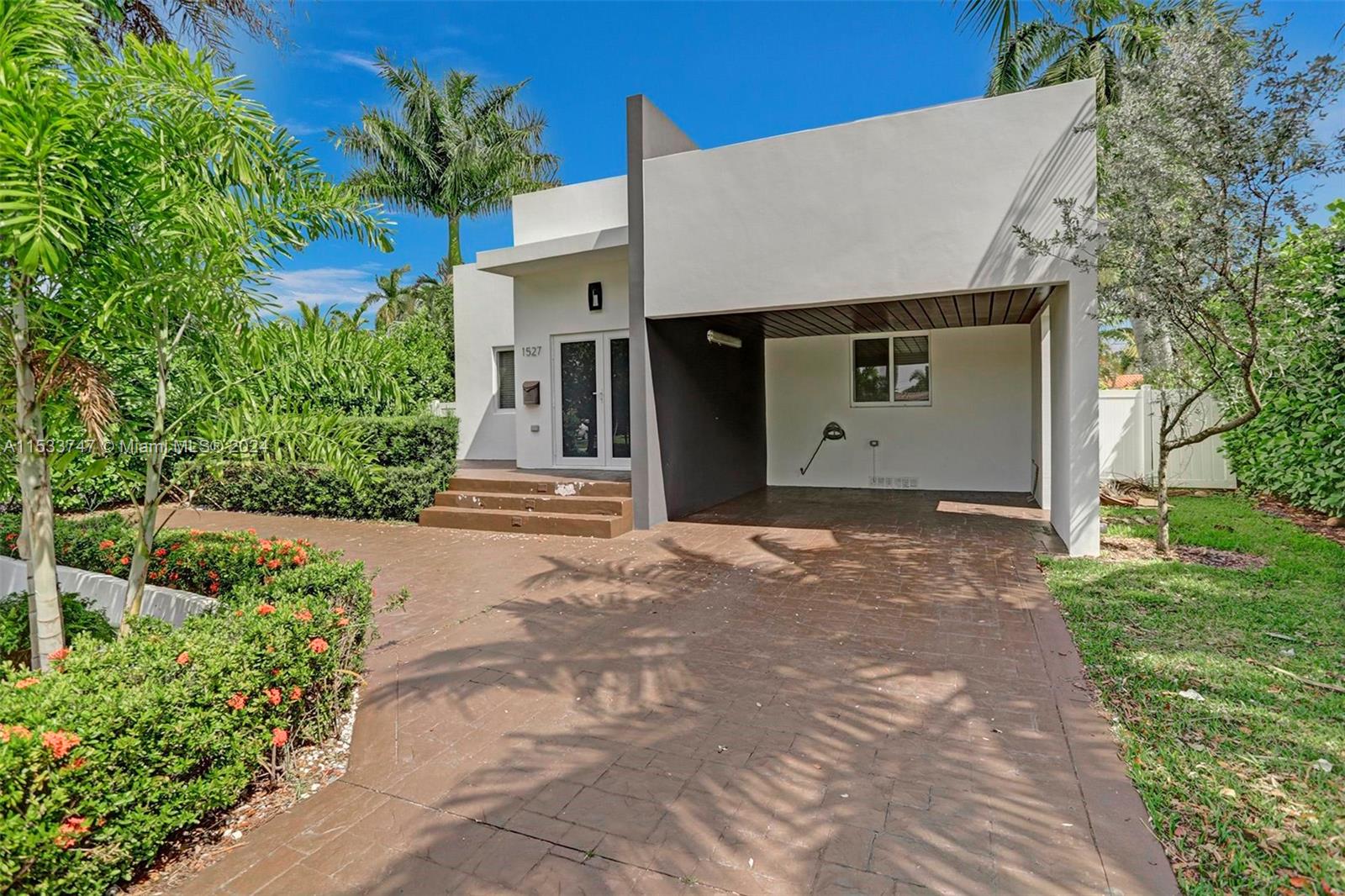 1527 Moffett St, Hollywood, Florida 33020, 4 Bedrooms Bedrooms, ,2 BathroomsBathrooms,Residential,For Sale,1527 Moffett St,A11533747