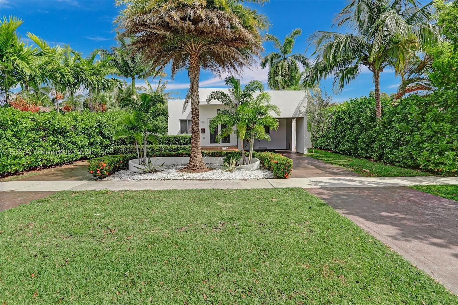 1527 Moffett St, Hollywood, Florida 33020, 4 Bedrooms Bedrooms, ,2 BathroomsBathrooms,Residential,For Sale,1527 Moffett St,A11533747