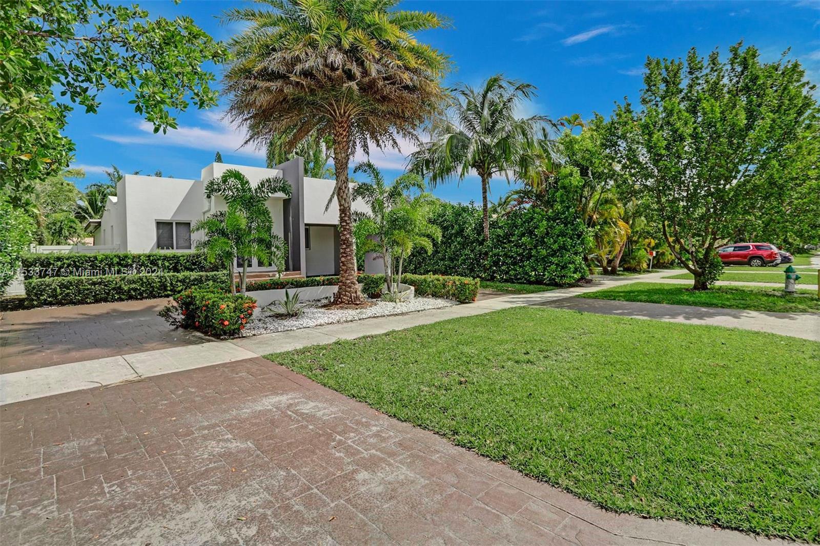 1527 Moffett St, Hollywood, Florida 33020, 4 Bedrooms Bedrooms, ,2 BathroomsBathrooms,Residential,For Sale,1527 Moffett St,A11533747