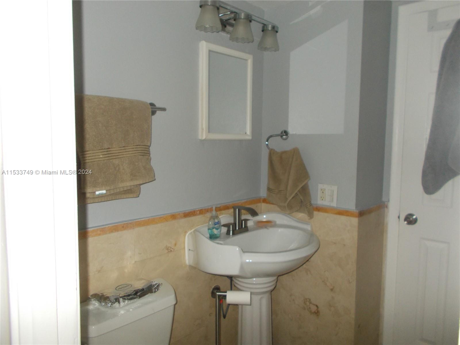 1825 S Ocean Dr 1006, Hallandale Beach, Florida 33009, 1 Bedroom Bedrooms, ,1 BathroomBathrooms,Residentiallease,For Rent,1825 S Ocean Dr 1006,A11533749