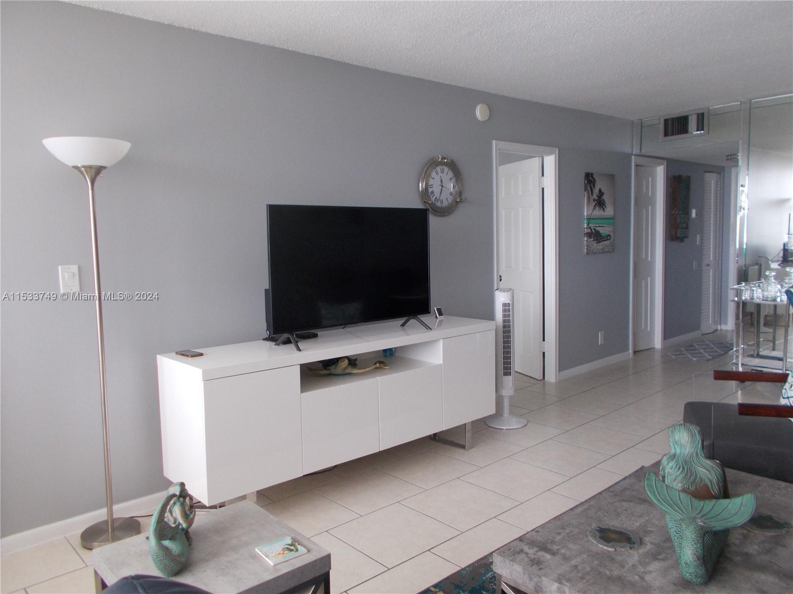 1825 S Ocean Dr 1006, Hallandale Beach, Florida 33009, 1 Bedroom Bedrooms, ,1 BathroomBathrooms,Residentiallease,For Rent,1825 S Ocean Dr 1006,A11533749