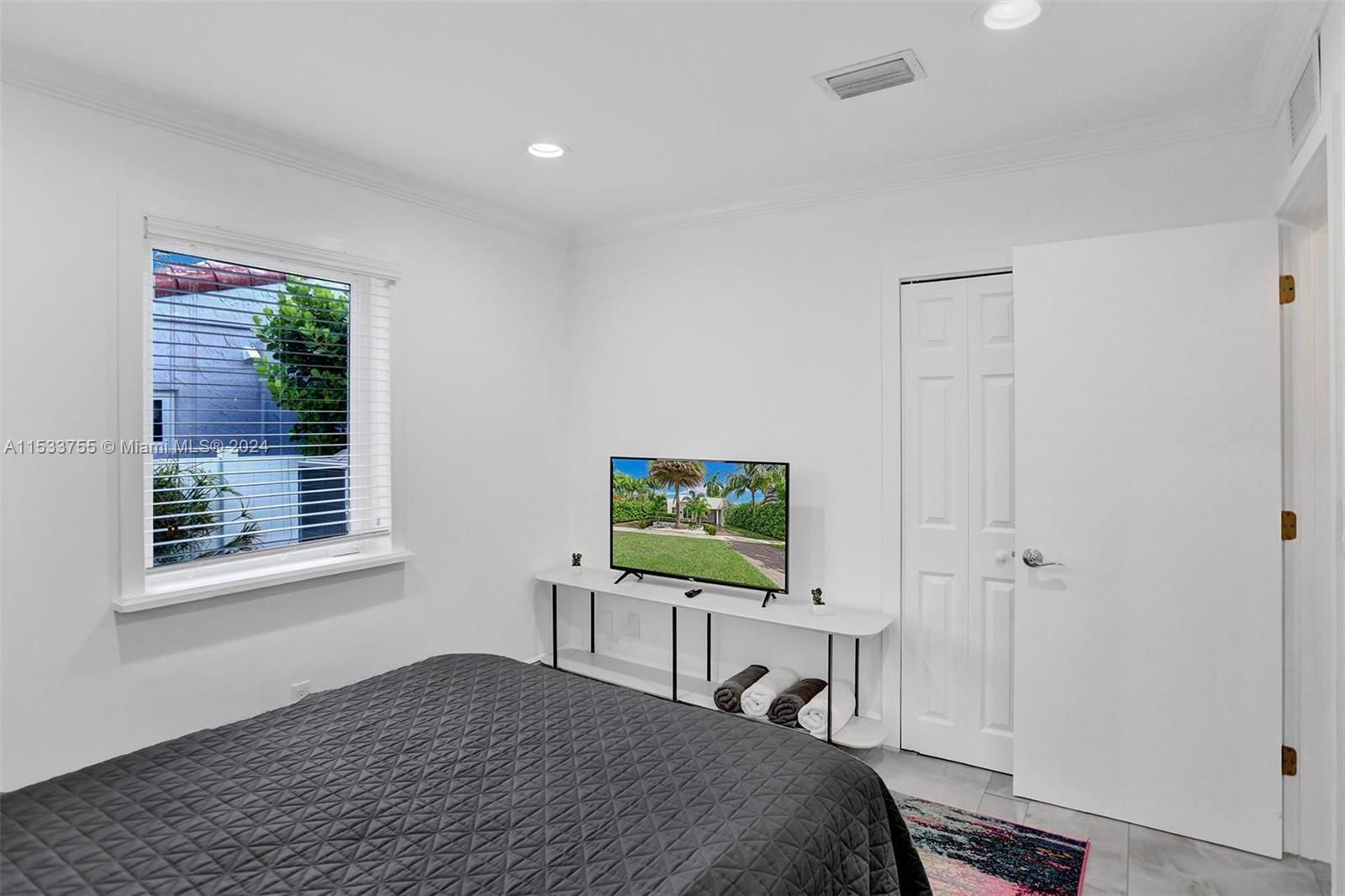 1527 Moffett St 1, Hollywood, Florida 33020, 4 Bedrooms Bedrooms, ,2 BathroomsBathrooms,Residentiallease,For Rent,1527 Moffett St 1,A11533755