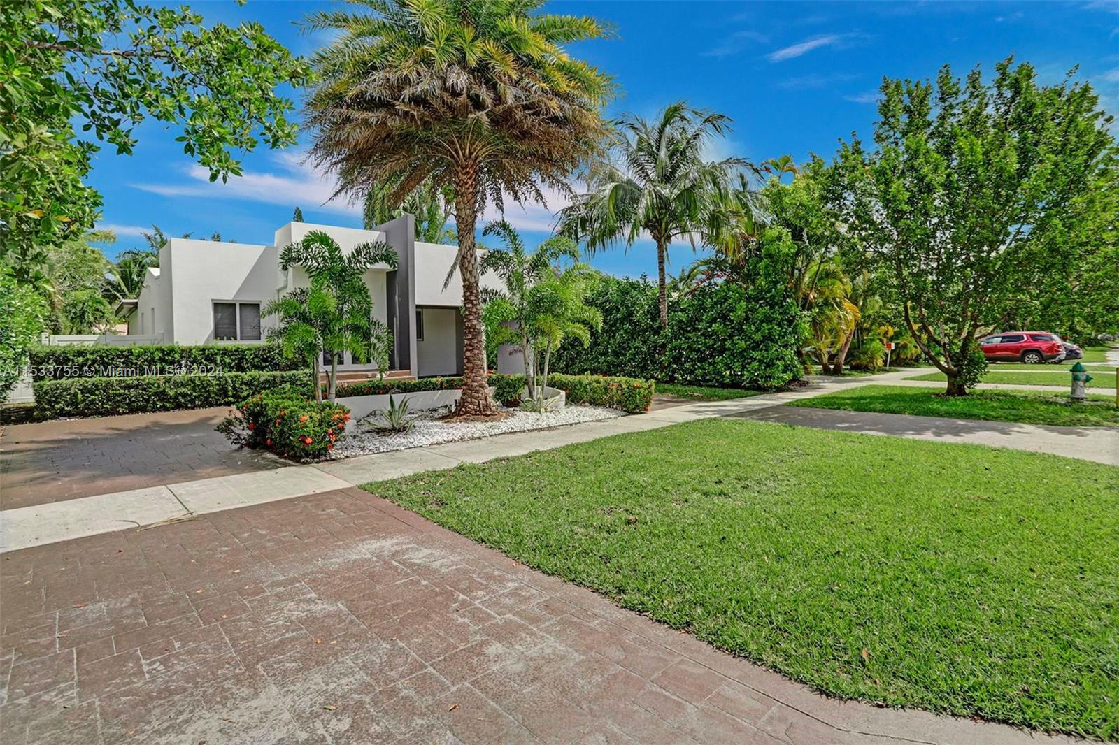 1527 Moffett St 1, Hollywood, Florida 33020, 4 Bedrooms Bedrooms, ,2 BathroomsBathrooms,Residentiallease,For Rent,1527 Moffett St 1,A11533755