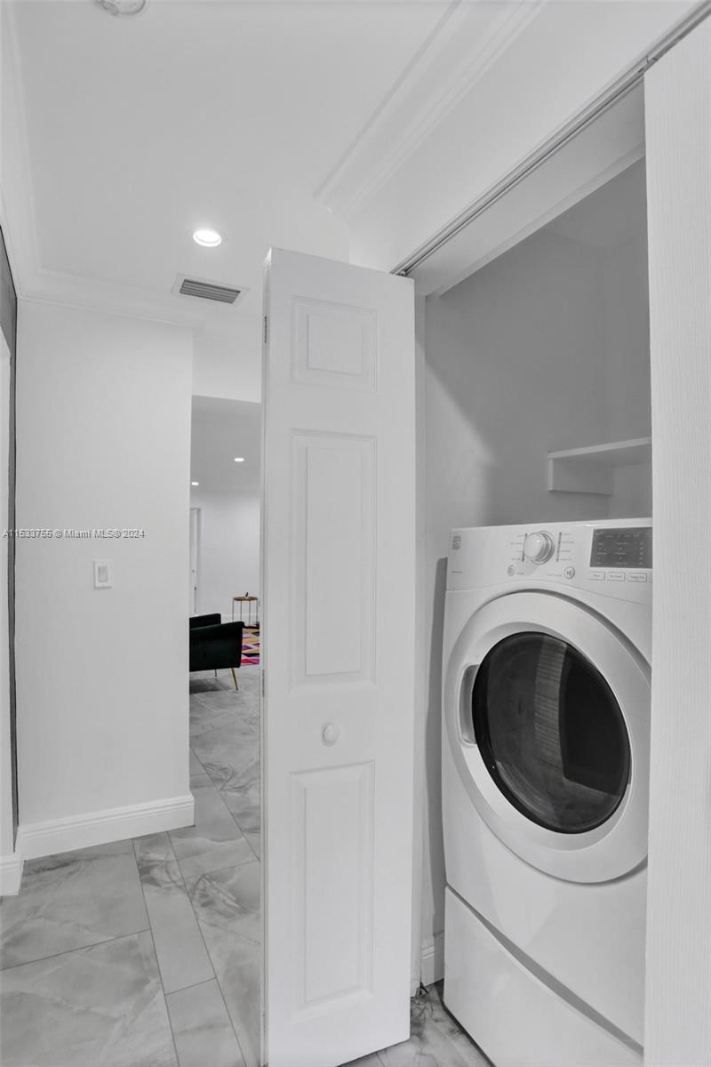 1527 Moffett St 1, Hollywood, Florida 33020, 4 Bedrooms Bedrooms, ,2 BathroomsBathrooms,Residentiallease,For Rent,1527 Moffett St 1,A11533755